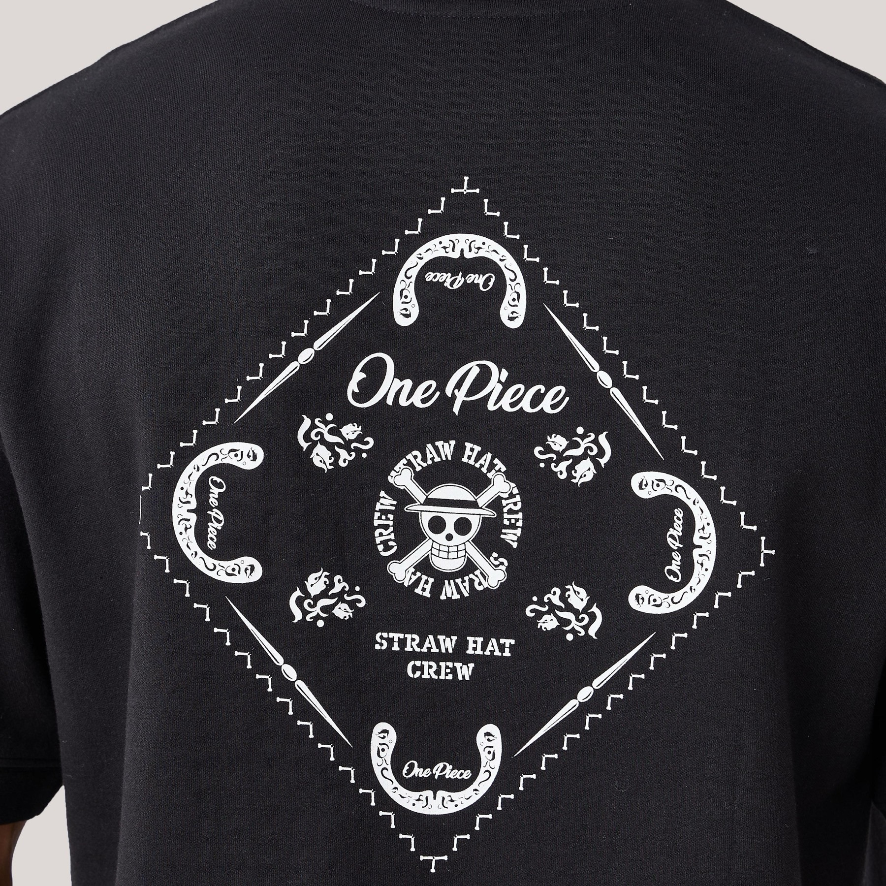 تي شيرت ون بيس أنمي للرجال بقصة مريحة وياقة دائرية وأكمام قصيرة-men-clothing-tshirtsandpolos-tshirts-image-5