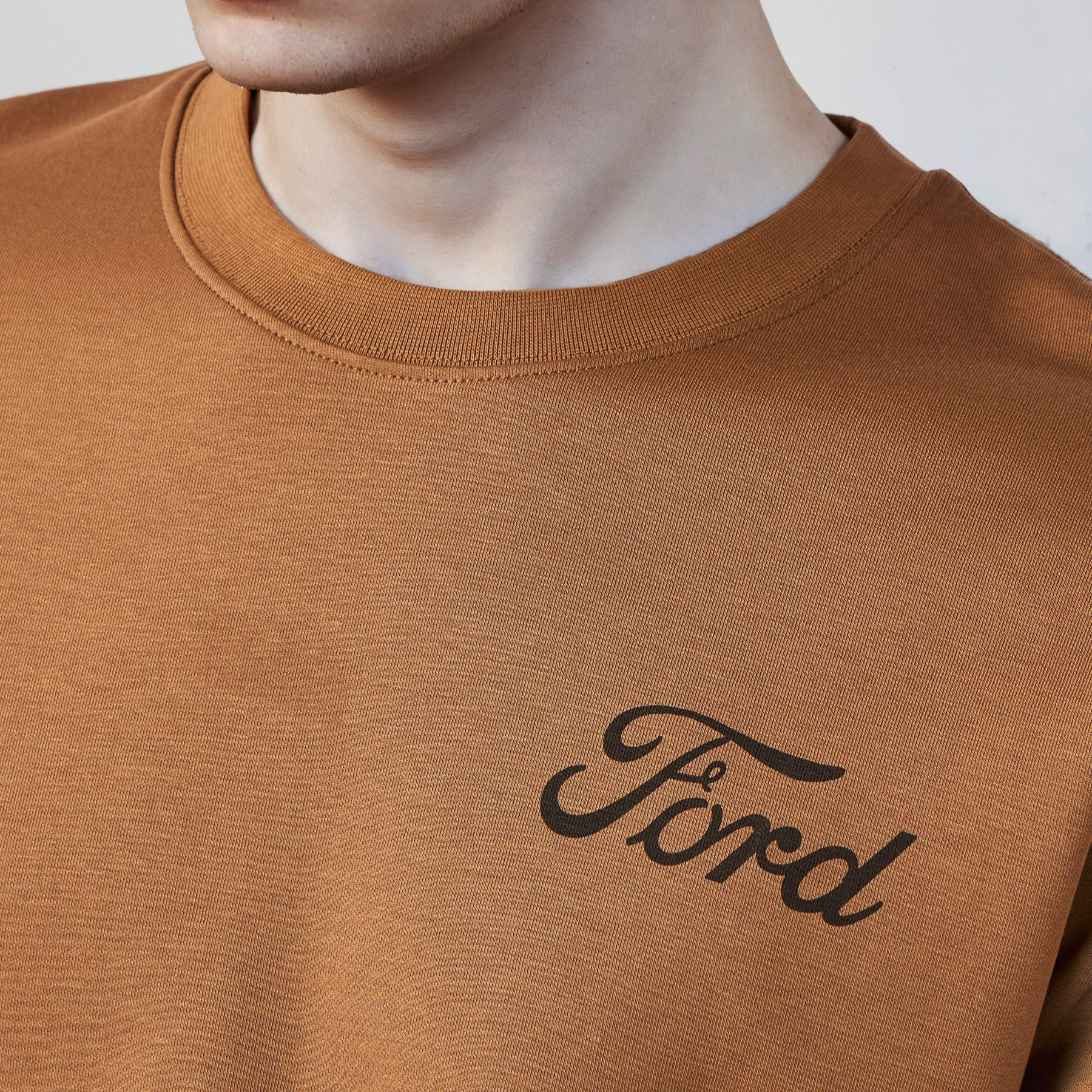 تيشيرت بقصّة مريحة وياقة ضيقة وأكمام قصيرة وطبعات للرجال-men-clothing-tshirtsandpolos-tshirts-image-3