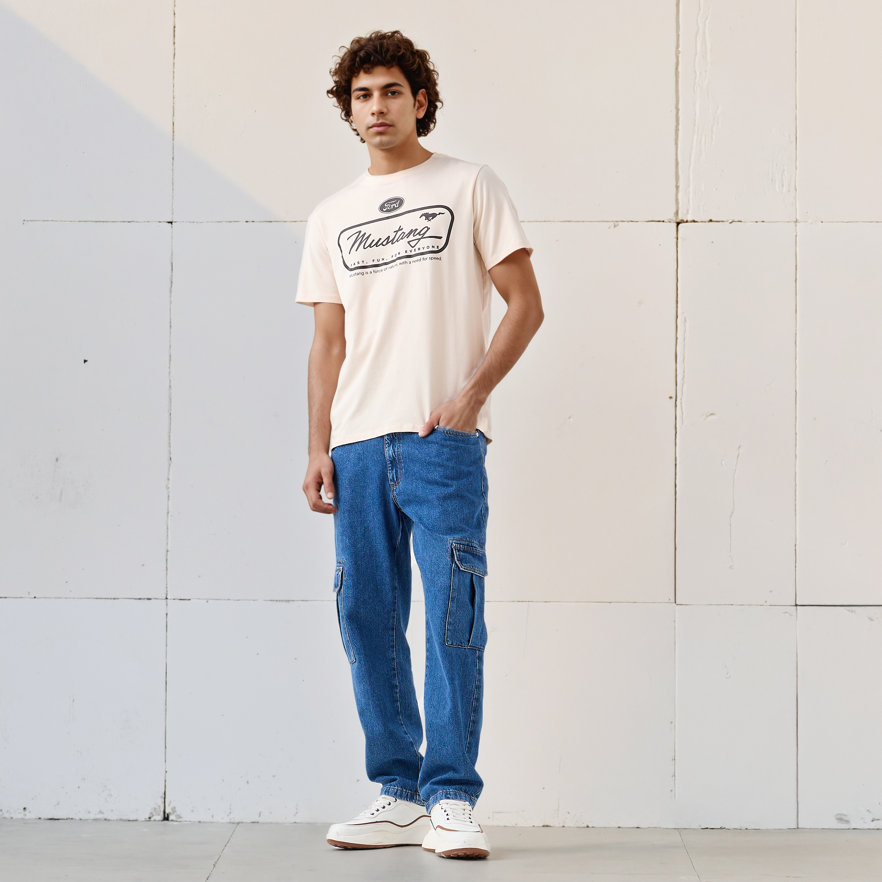 تيشيرت رجالي بطبعات فورد موستانج وقصة عادية وأكمام قصيرة وياقة ضيقة-men-clothing-tshirtsandpolos-tshirts-image-2
