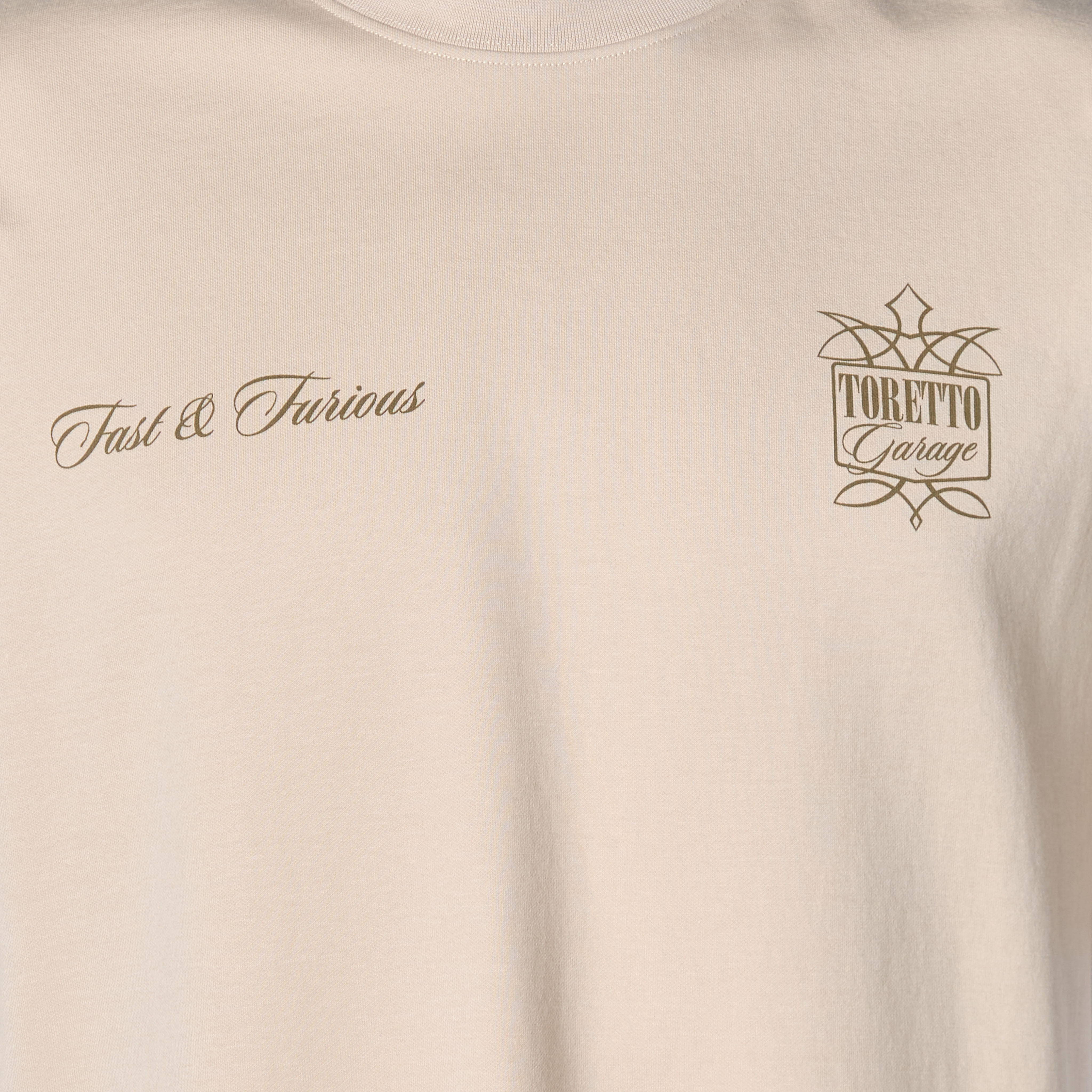 تيشيرت رجالي بطبعات وقصة عادية وياقة ضيقة وأكمام قصيرة-men-clothing-tshirtsandpolos-tshirts-image-2