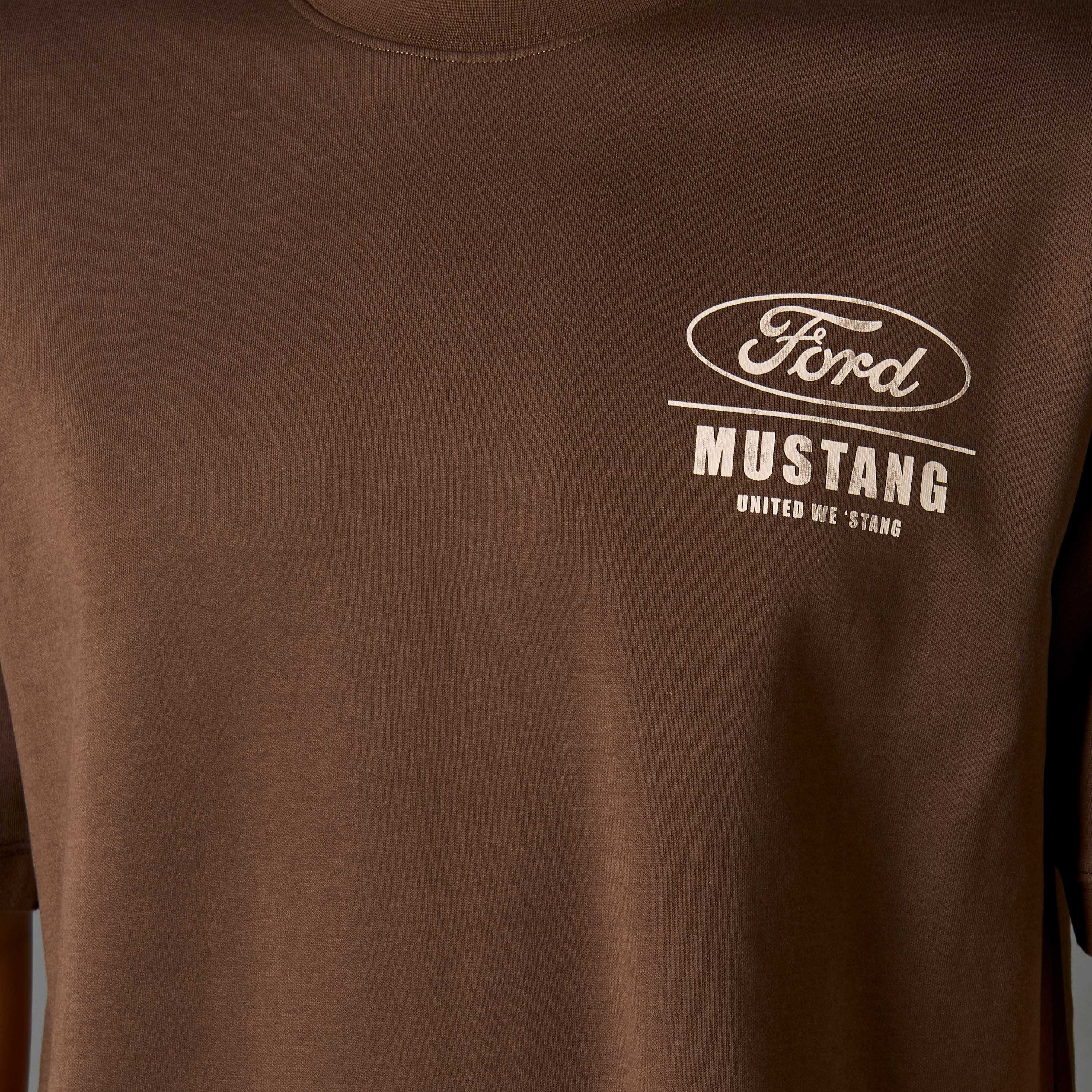 تيشيرت بقصة عادية وياقة ضيقة وأكمام قصيرة وطبعات للرجال-men-clothing-tshirtsandpolos-tshirts-image-2