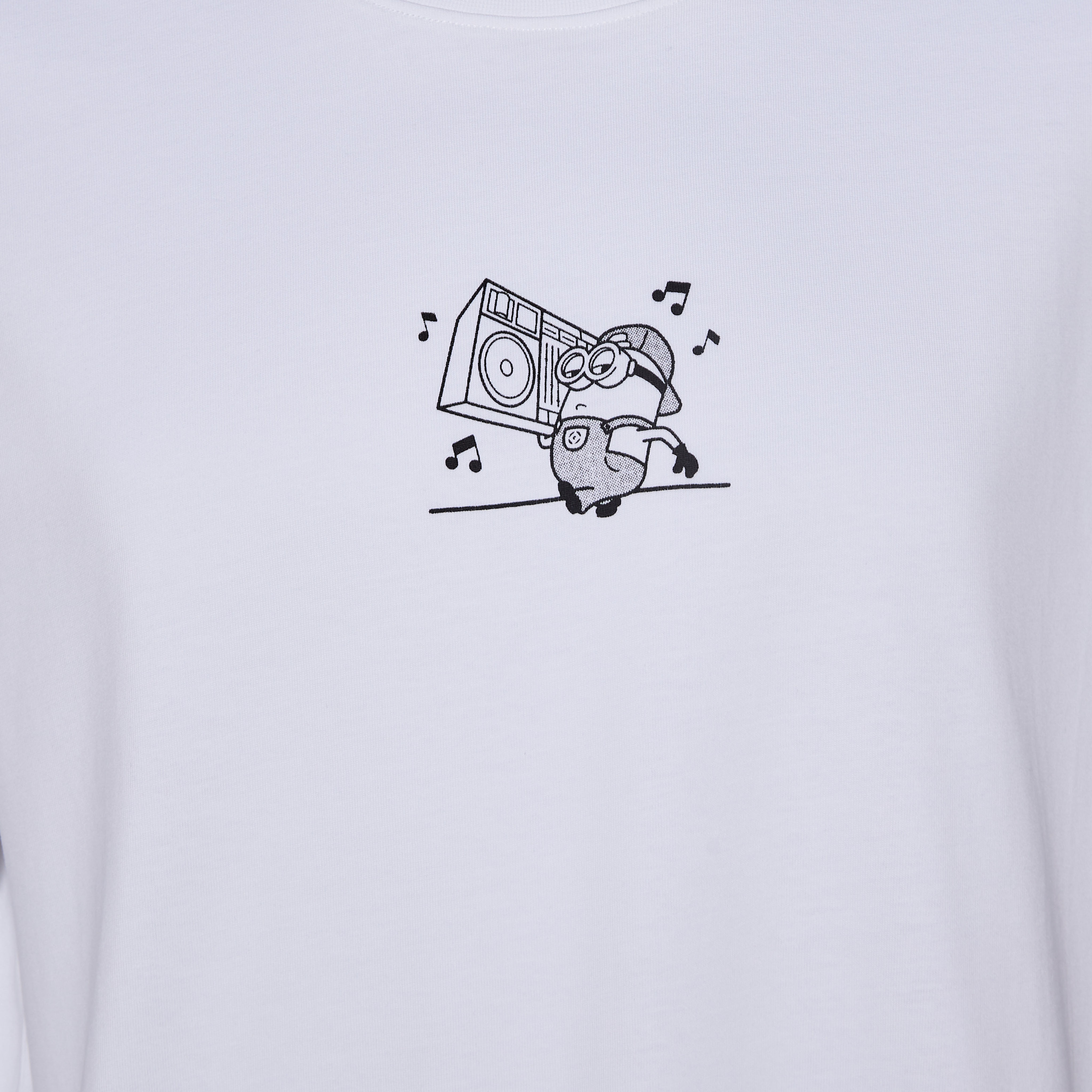 تيشيرت رجالي بقصة عادية وطبعات مينينز وياقة ضيقة وأكمام قصيرة-men-clothing-tshirtsandpolos-tshirts-image-2