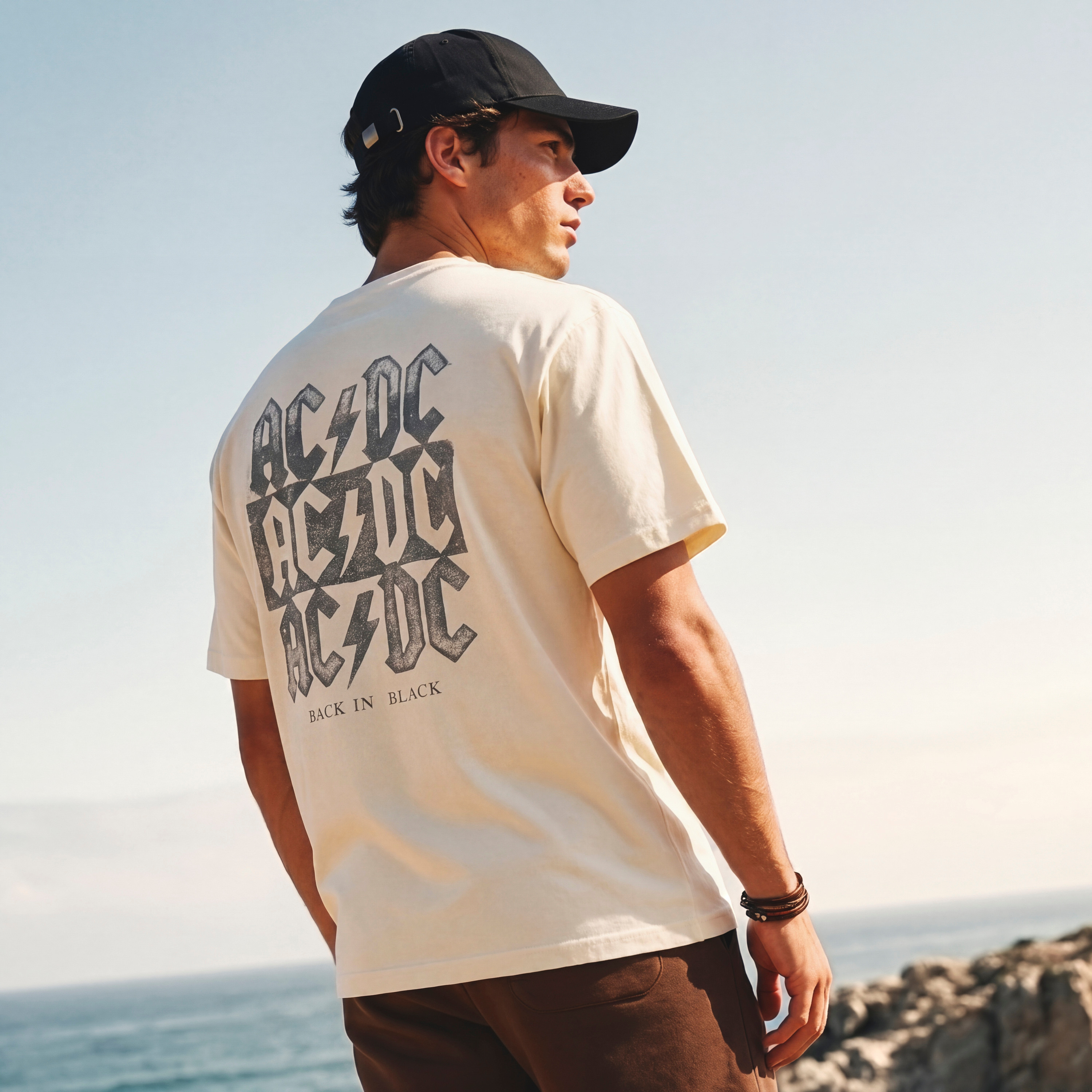تيشيرت ACDC رجالي بقصة عادية ورقبة دائرية وأكمام قصيرة-men-clothing-tshirtsandpolos-tshirts-image-1
