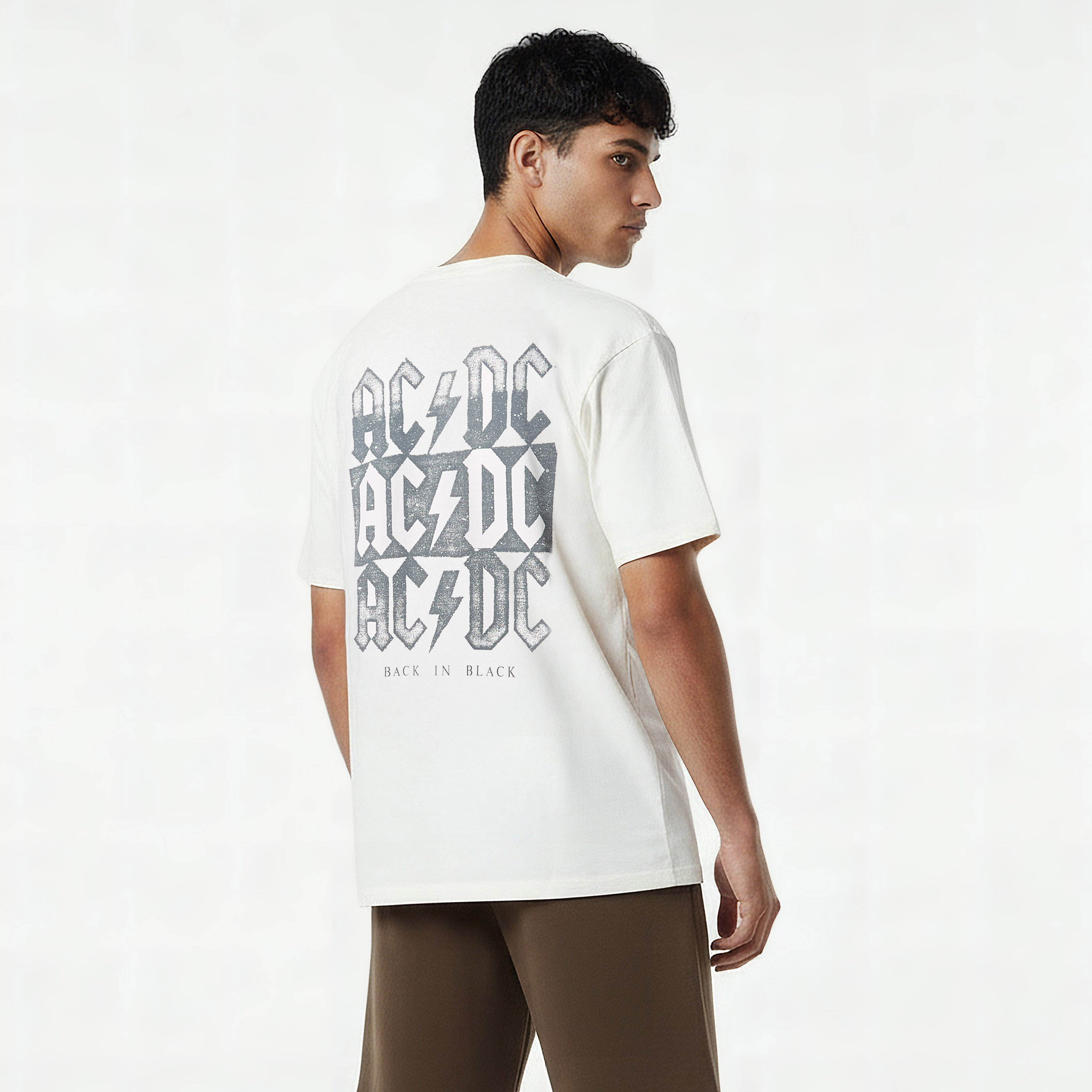 تيشيرت ACDC رجالي بقصة عادية ورقبة دائرية وأكمام قصيرة-men-clothing-tshirtsandpolos-tshirts-image-4