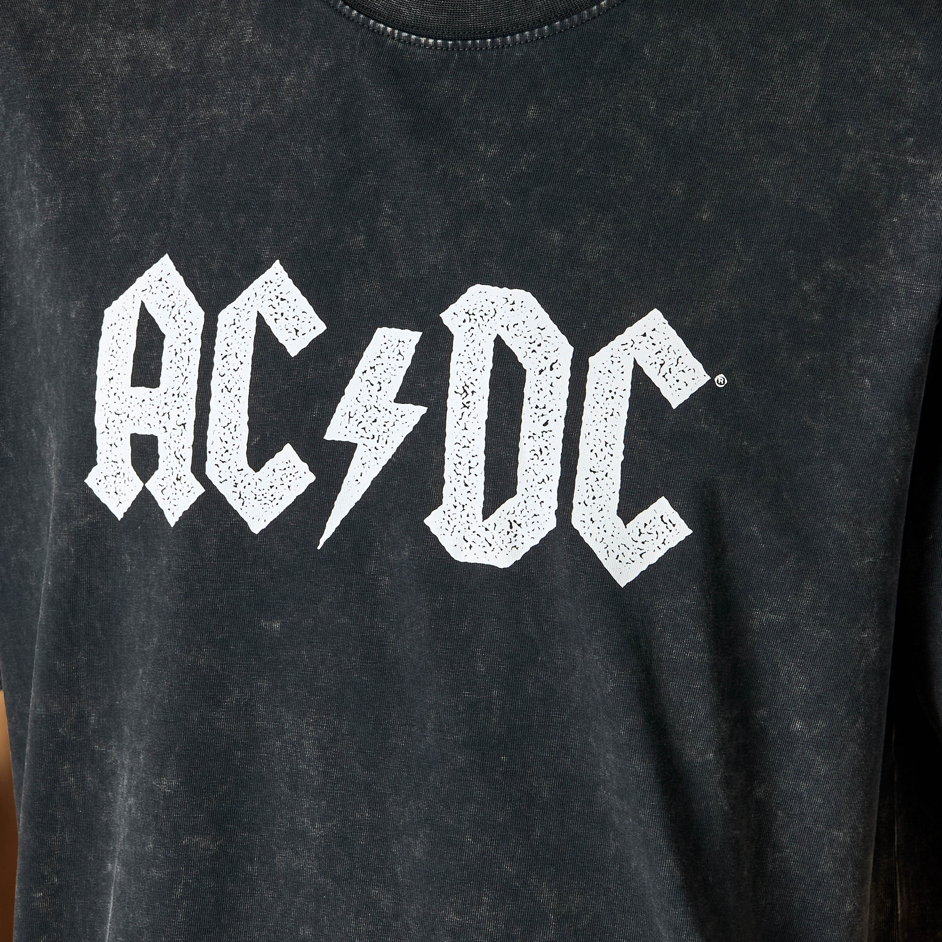 تيشيرت ACDC رجالي بقصة عادية ورقبة دائرية وأكمام قصيرة-men-clothing-tshirtsandpolos-tshirts-image-2