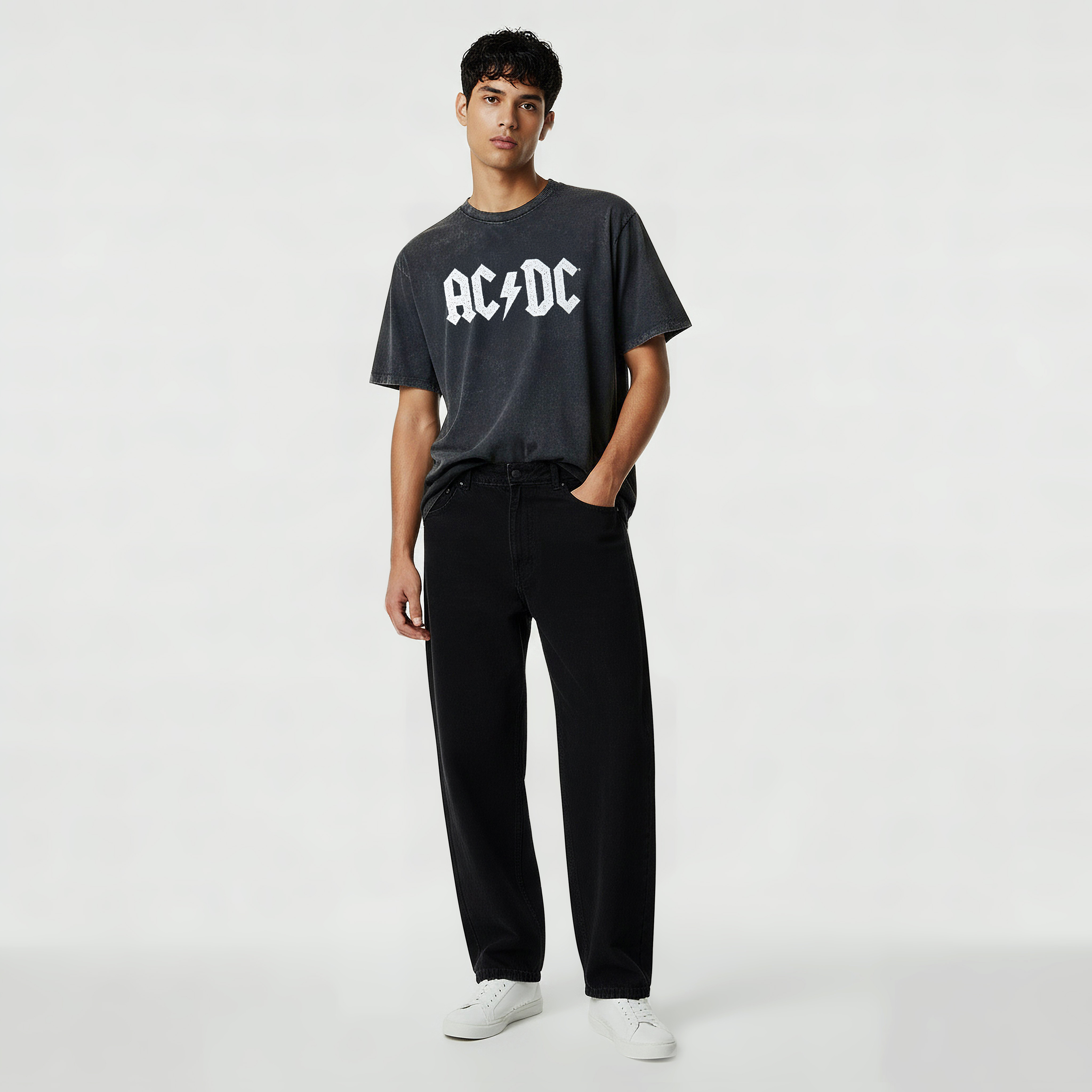 تيشيرت ACDC رجالي بقصة عادية ورقبة دائرية وأكمام قصيرة-men-clothing-tshirtsandpolos-tshirts-image-3