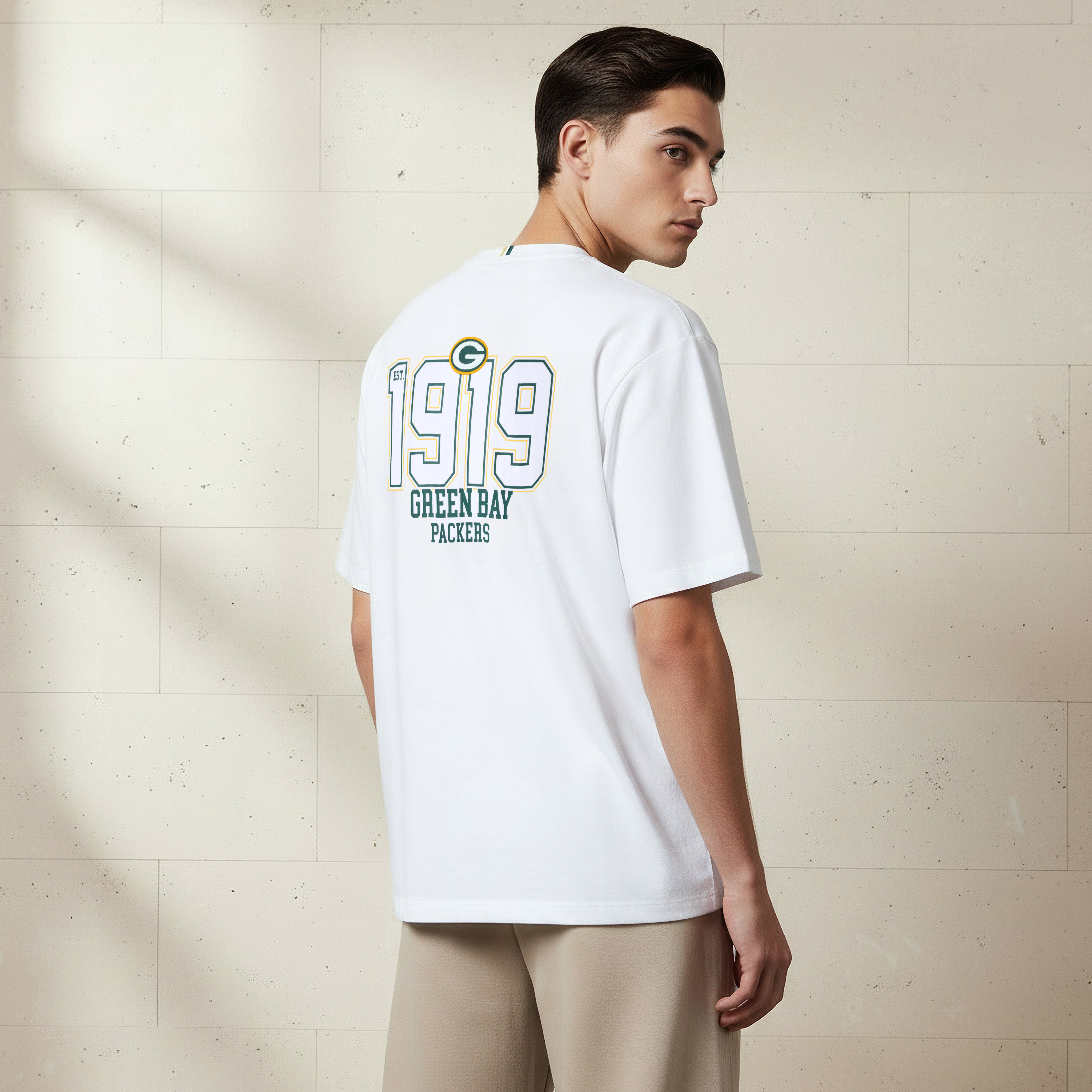 تيشيرت رجالي NFL من غرين باي باكرز بقصة مريحة ورقبة دائرية وأكمام قصيرة-men-clothing-tshirtsandpolos-tshirts-image-3