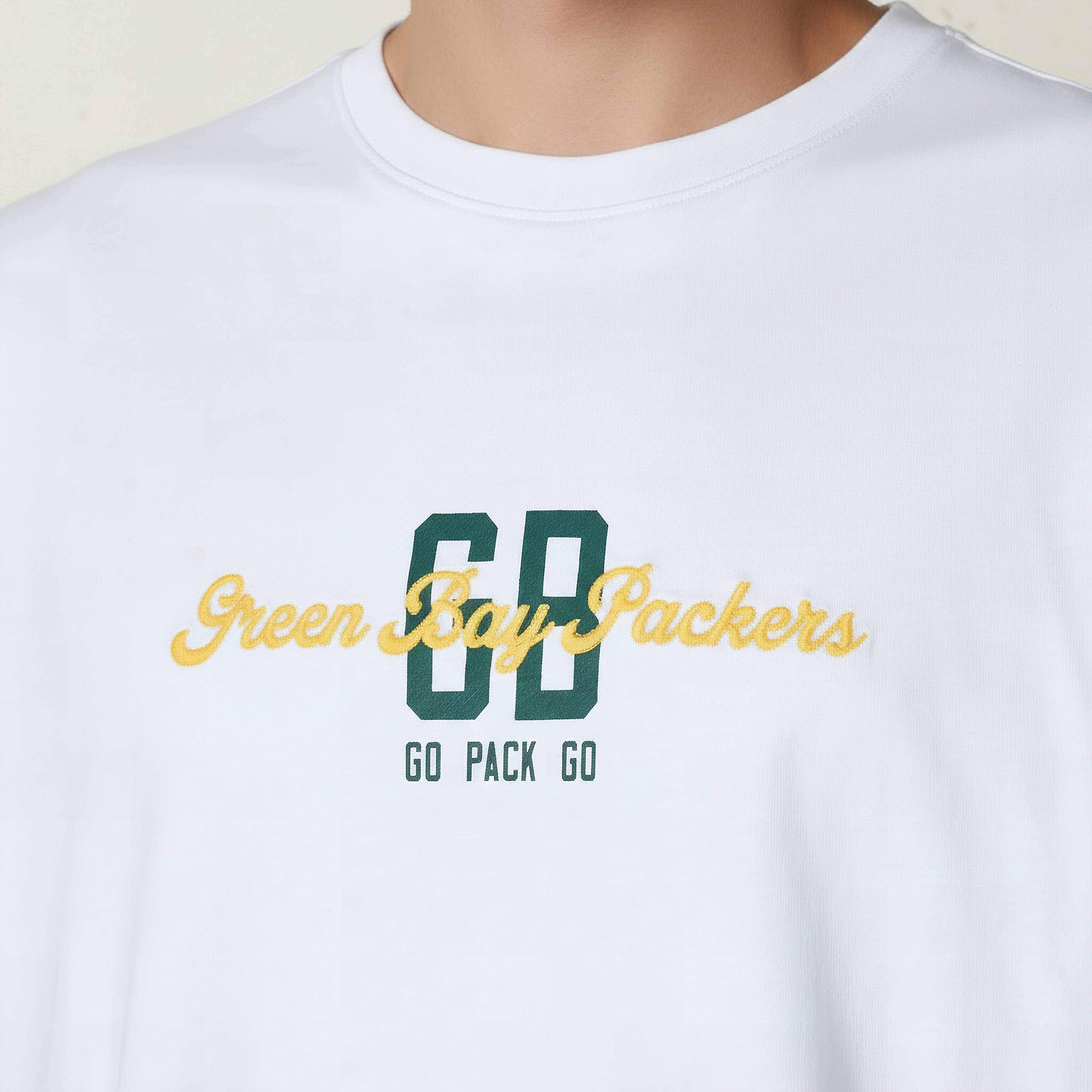 تيشيرت رجالي NFL من غرين باي باكرز بقصة مريحة ورقبة دائرية وأكمام قصيرة-men-clothing-tshirtsandpolos-tshirts-image-4