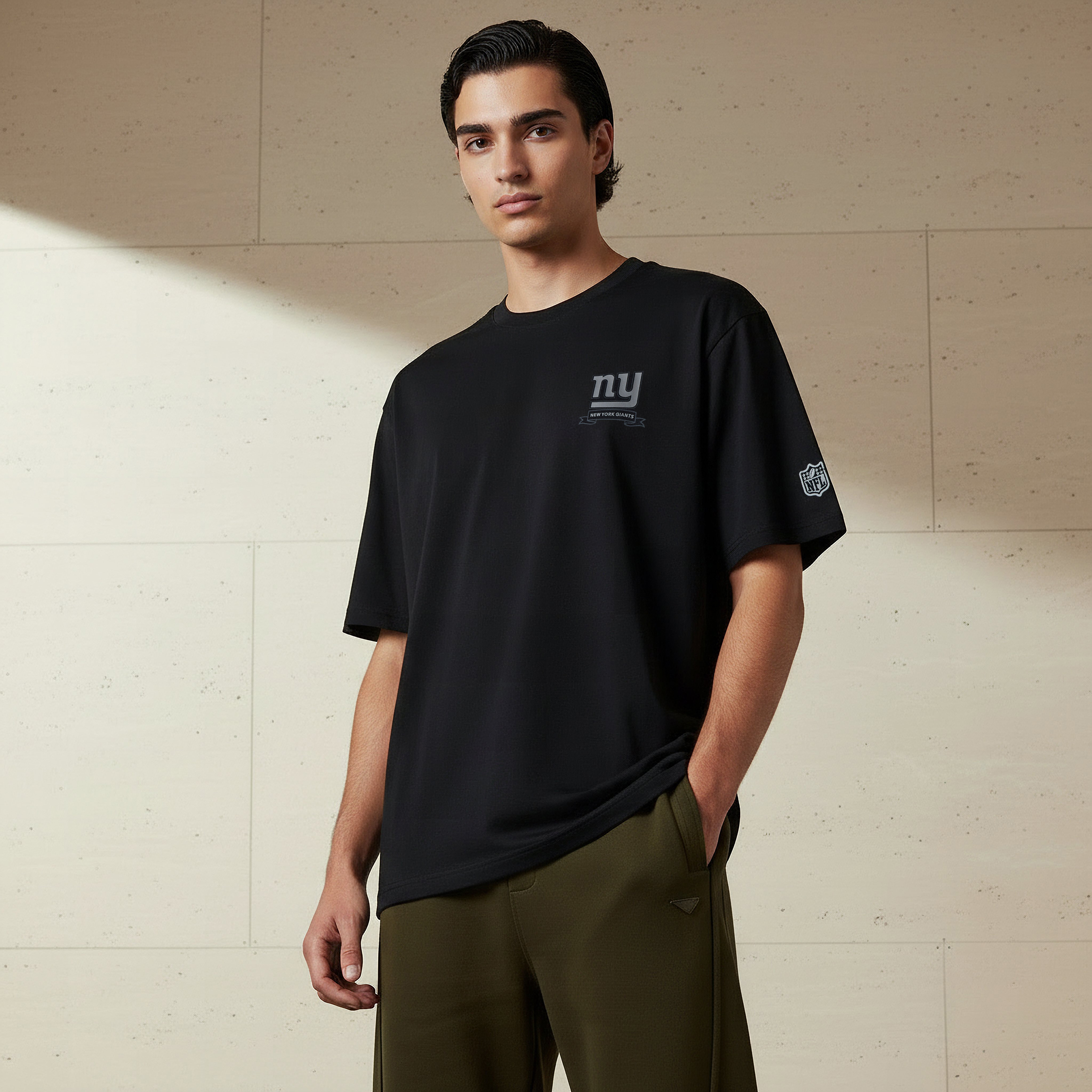 تيشيرت رجالي NFL من غرين باي باكرز بقصة مريحة ورقبة دائرية وأكمام قصيرة-men-clothing-tshirtsandpolos-tshirts-image-1