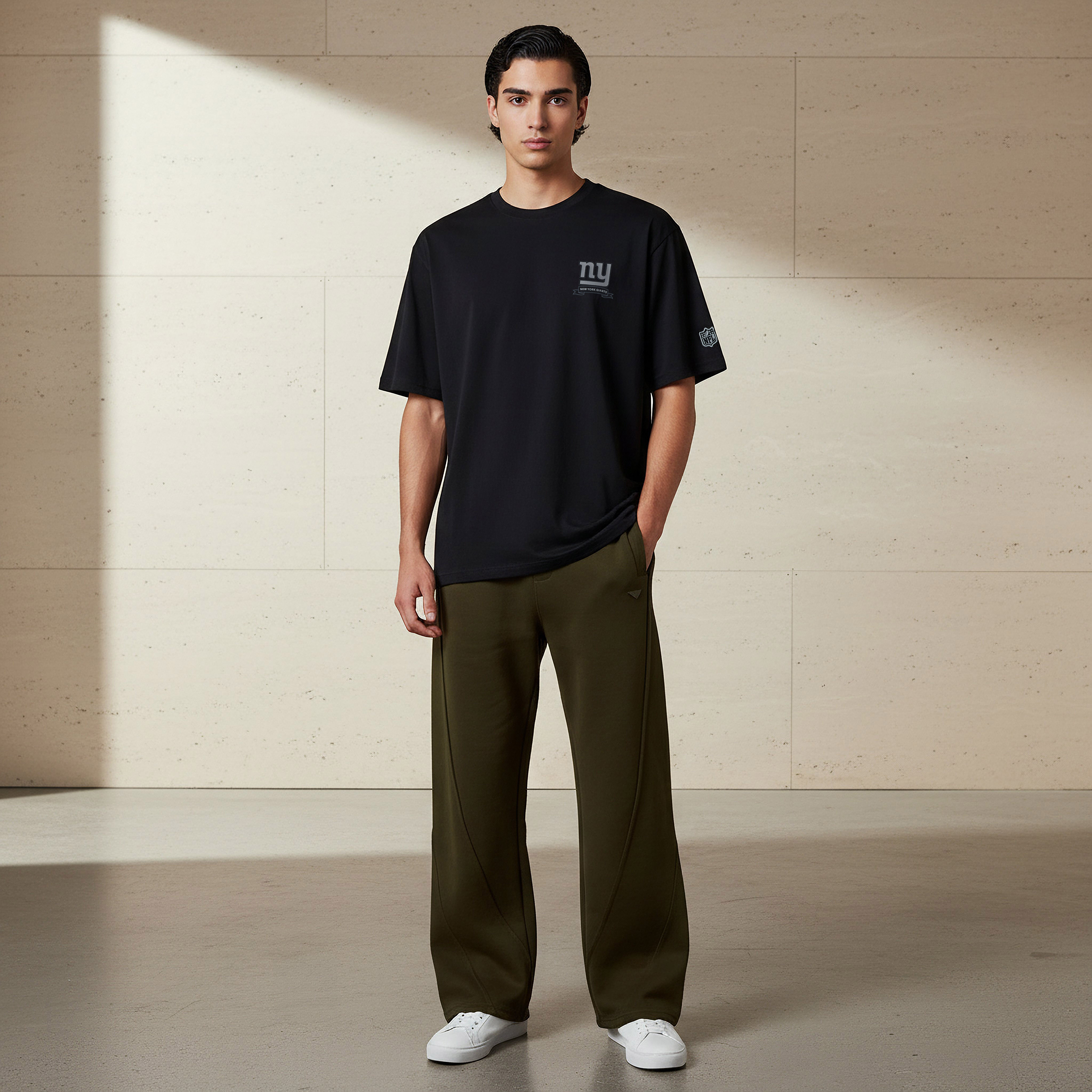 تيشيرت رجالي NFL من غرين باي باكرز بقصة مريحة ورقبة دائرية وأكمام قصيرة-men-clothing-tshirtsandpolos-tshirts-image-2