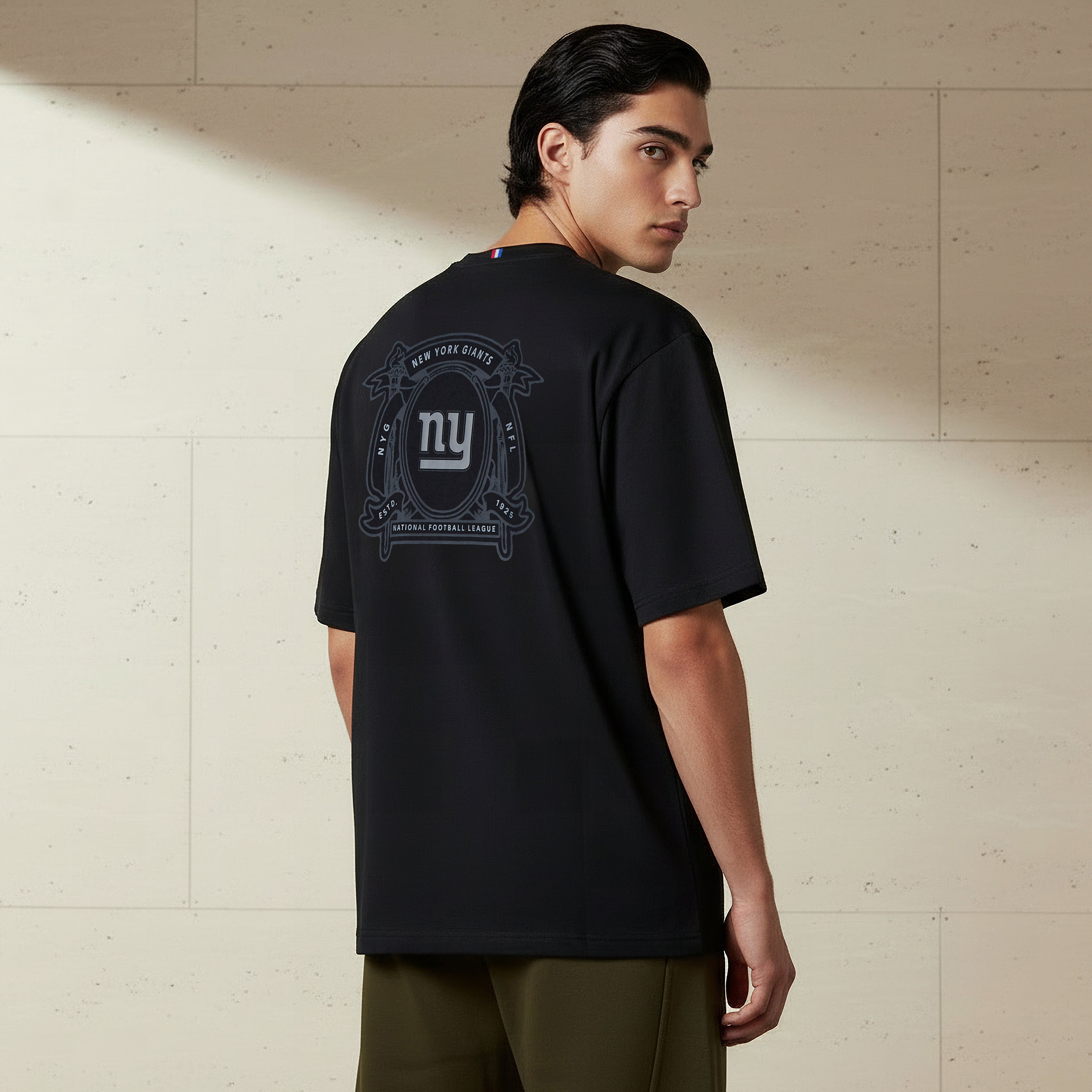 تيشيرت رجالي NFL من غرين باي باكرز بقصة مريحة ورقبة دائرية وأكمام قصيرة-men-clothing-tshirtsandpolos-tshirts-image-3