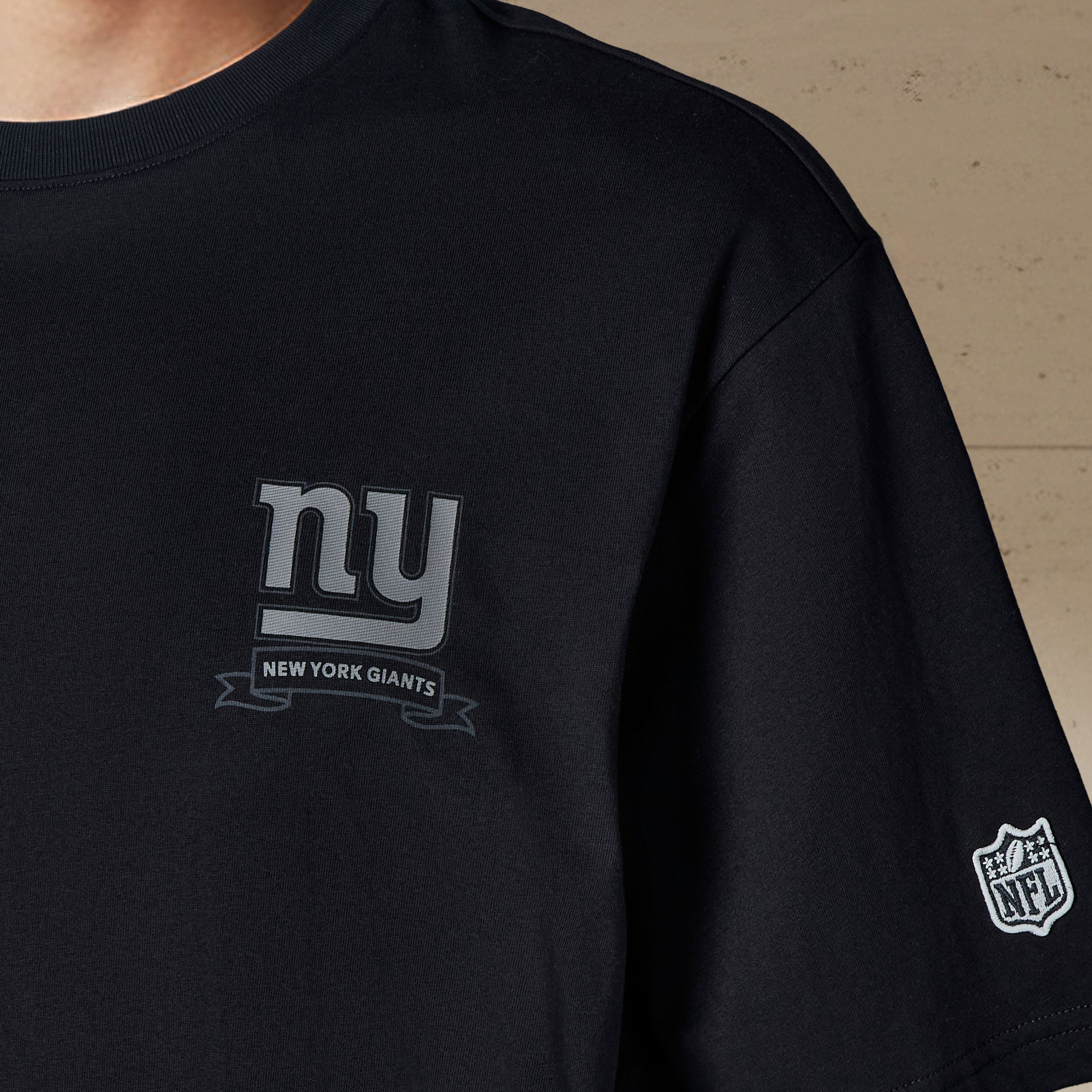 تيشيرت رجالي NFL من غرين باي باكرز بقصة مريحة ورقبة دائرية وأكمام قصيرة-men-clothing-tshirtsandpolos-tshirts-image-4