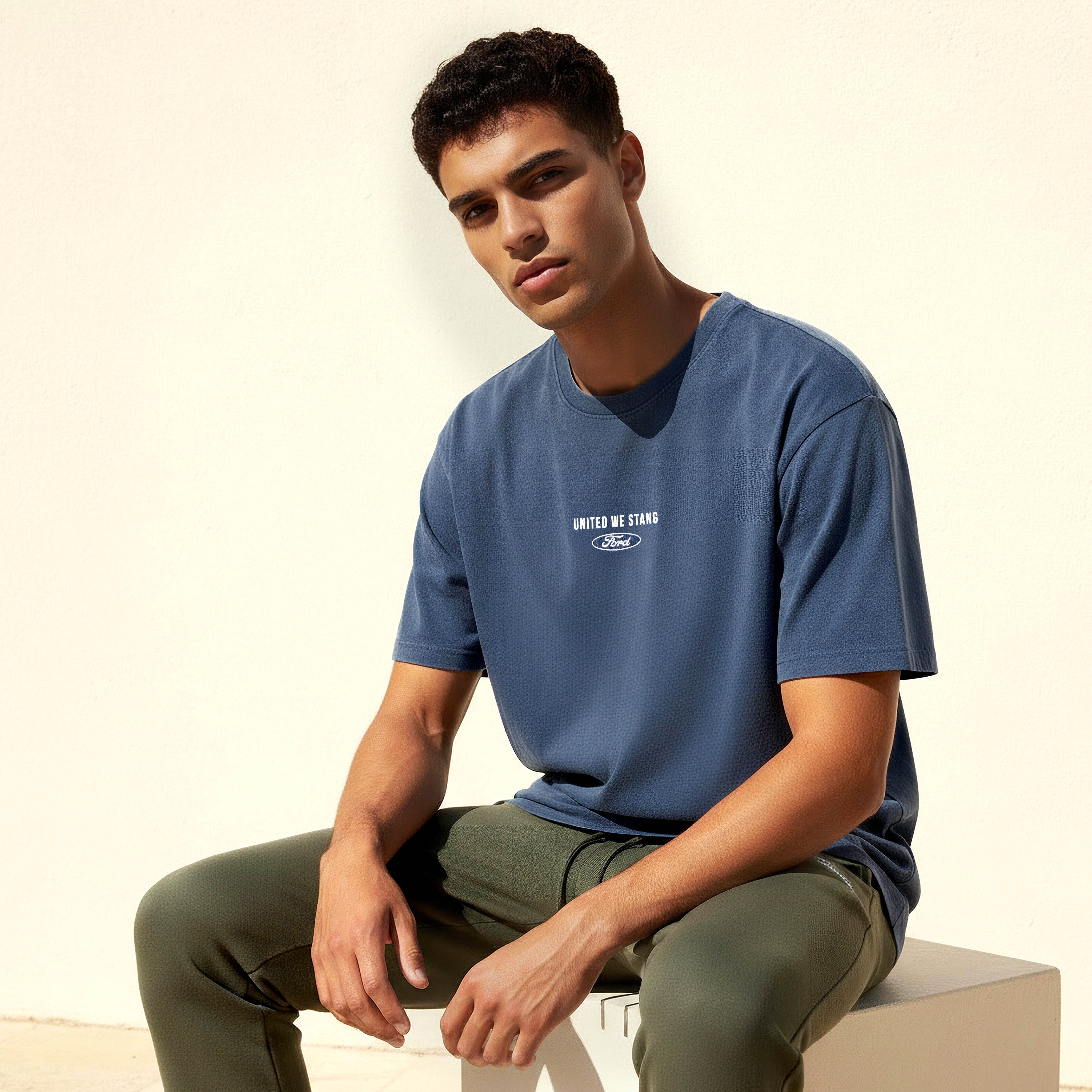 تيشيرت رجالي بطبعات فورد وقصة عادية وياقة ضيقة وأكمام قصيرة-men-clothing-tshirtsandpolos-tshirts-image-1