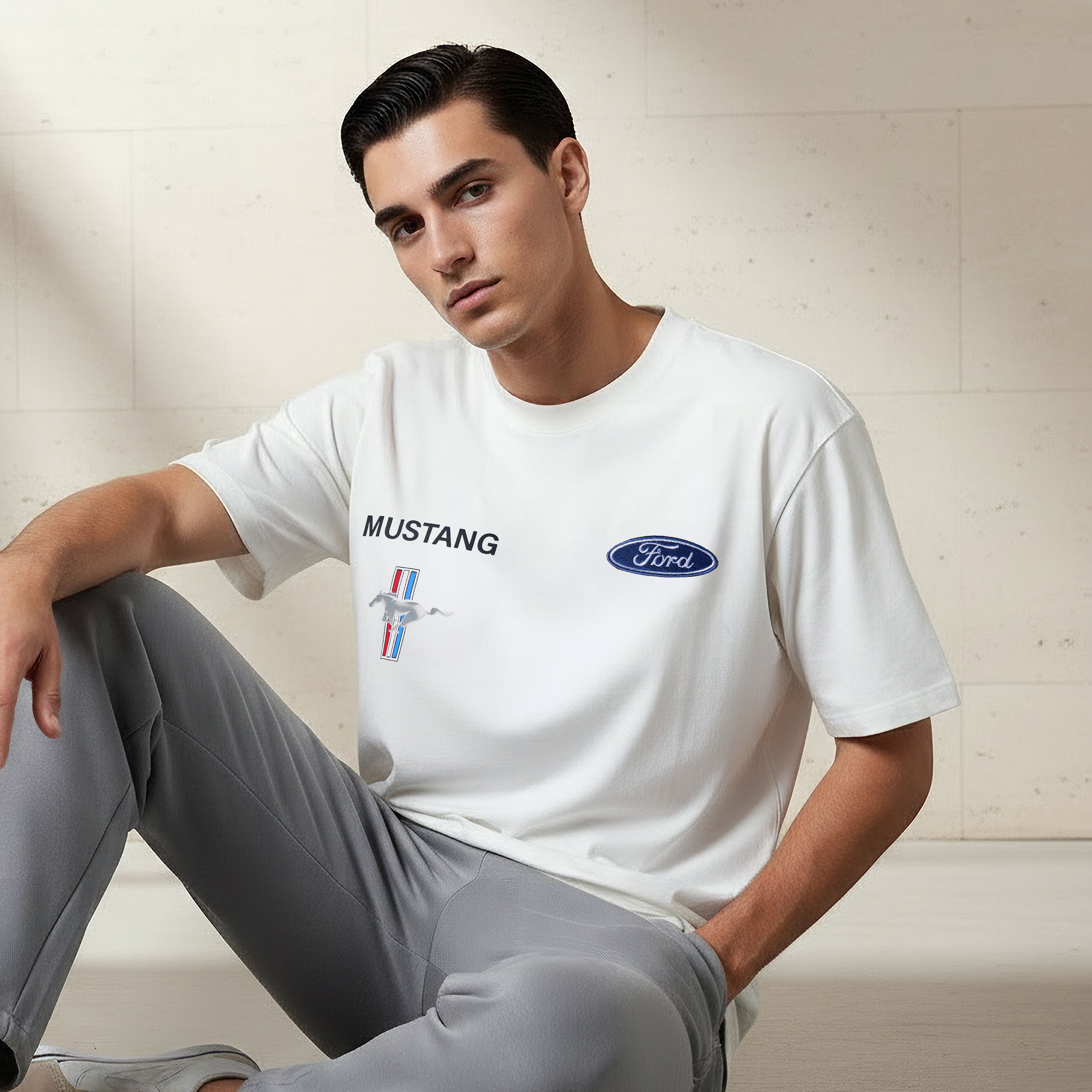 تيشيرت بقصة عادية وياقة ضيقة وأكمام قصيرة وطبعات للرجال-men-clothing-tshirtsandpolos-tshirts-image-1