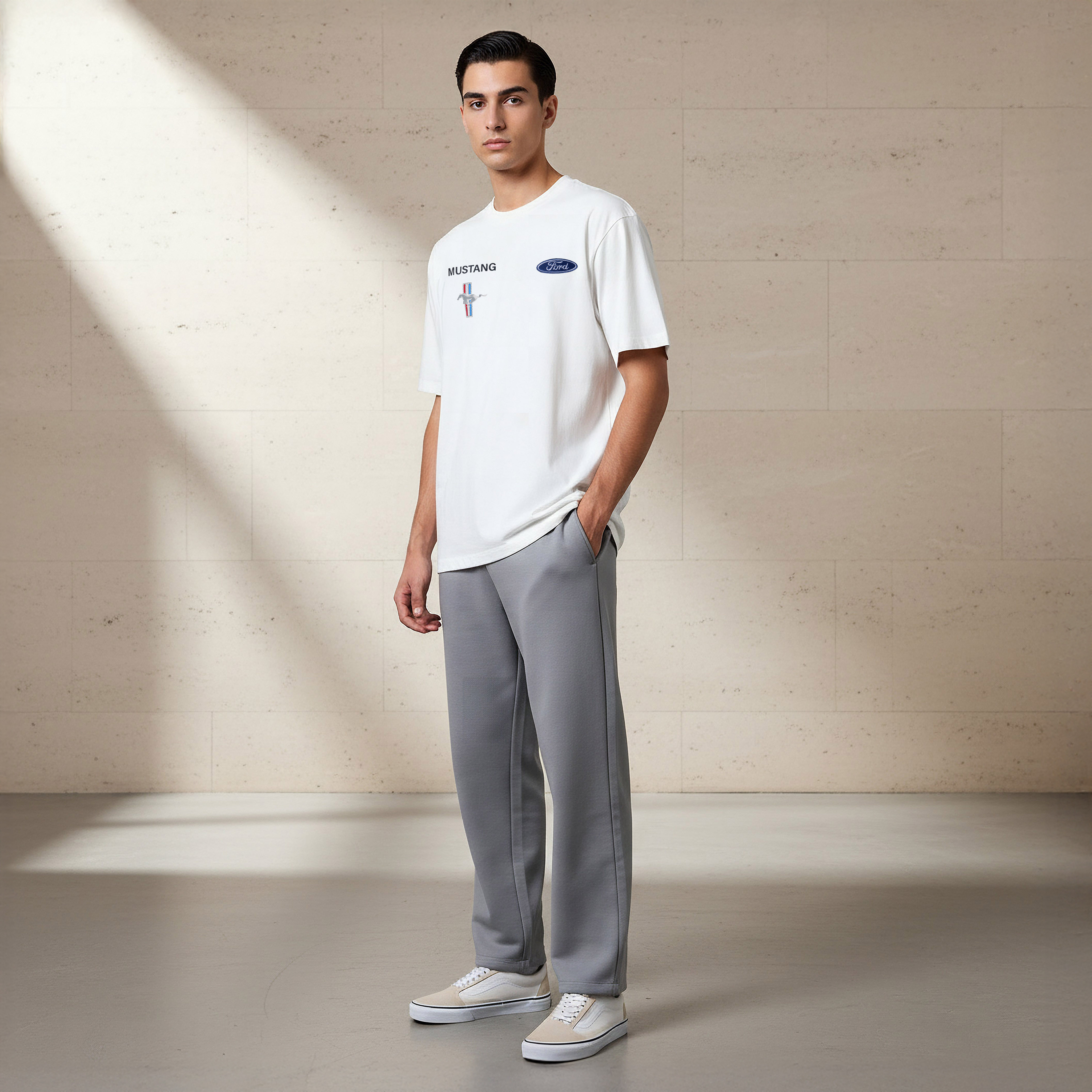 تيشيرت بقصة عادية وياقة ضيقة وأكمام قصيرة وطبعات للرجال-men-clothing-tshirtsandpolos-tshirts-image-2