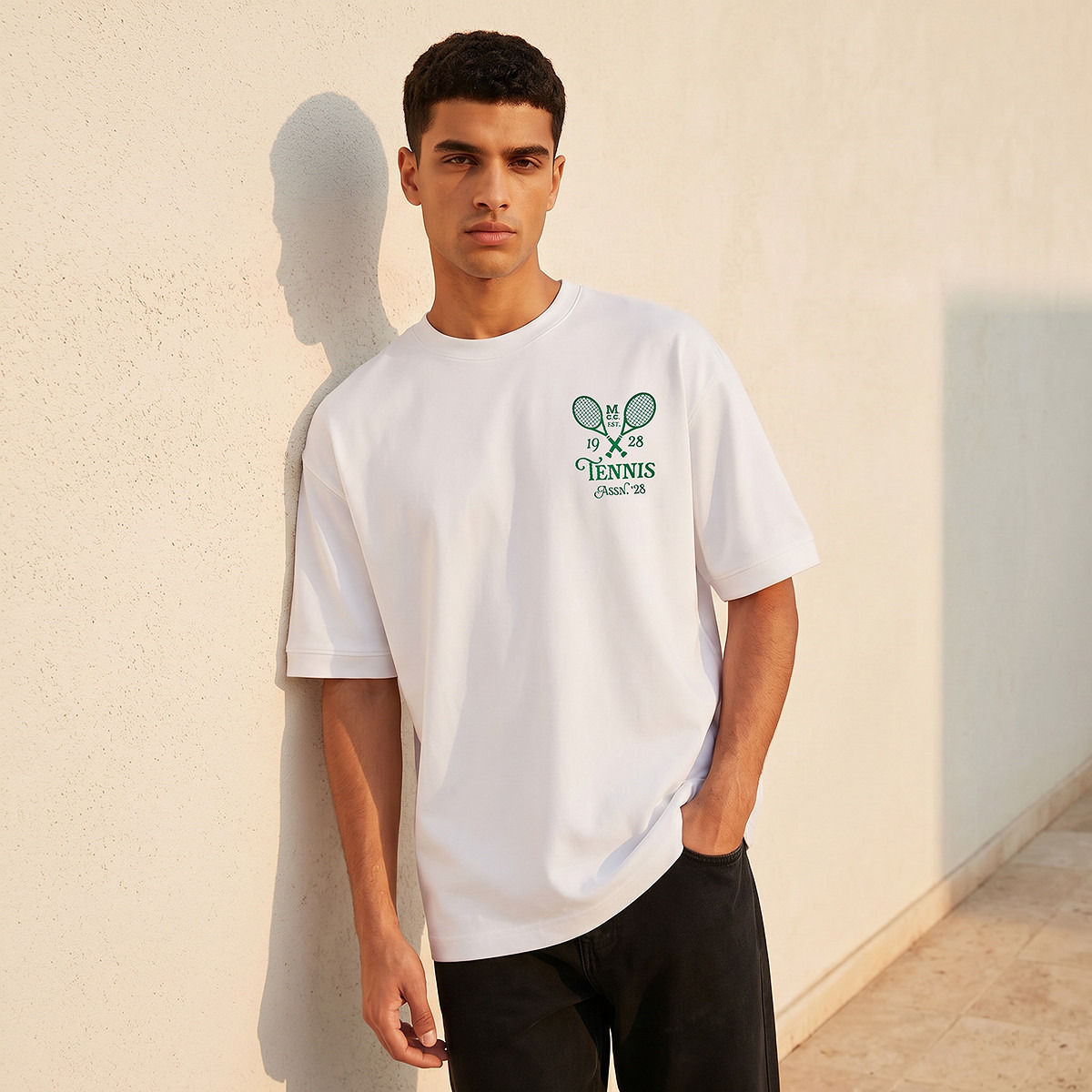 تيشيرت بقصة عادية وياقة ضيقة وأكمام قصيرة بطبعات ميكي ماوس للرجال-men-clothing-tshirtsandpolos-tshirts-image-1