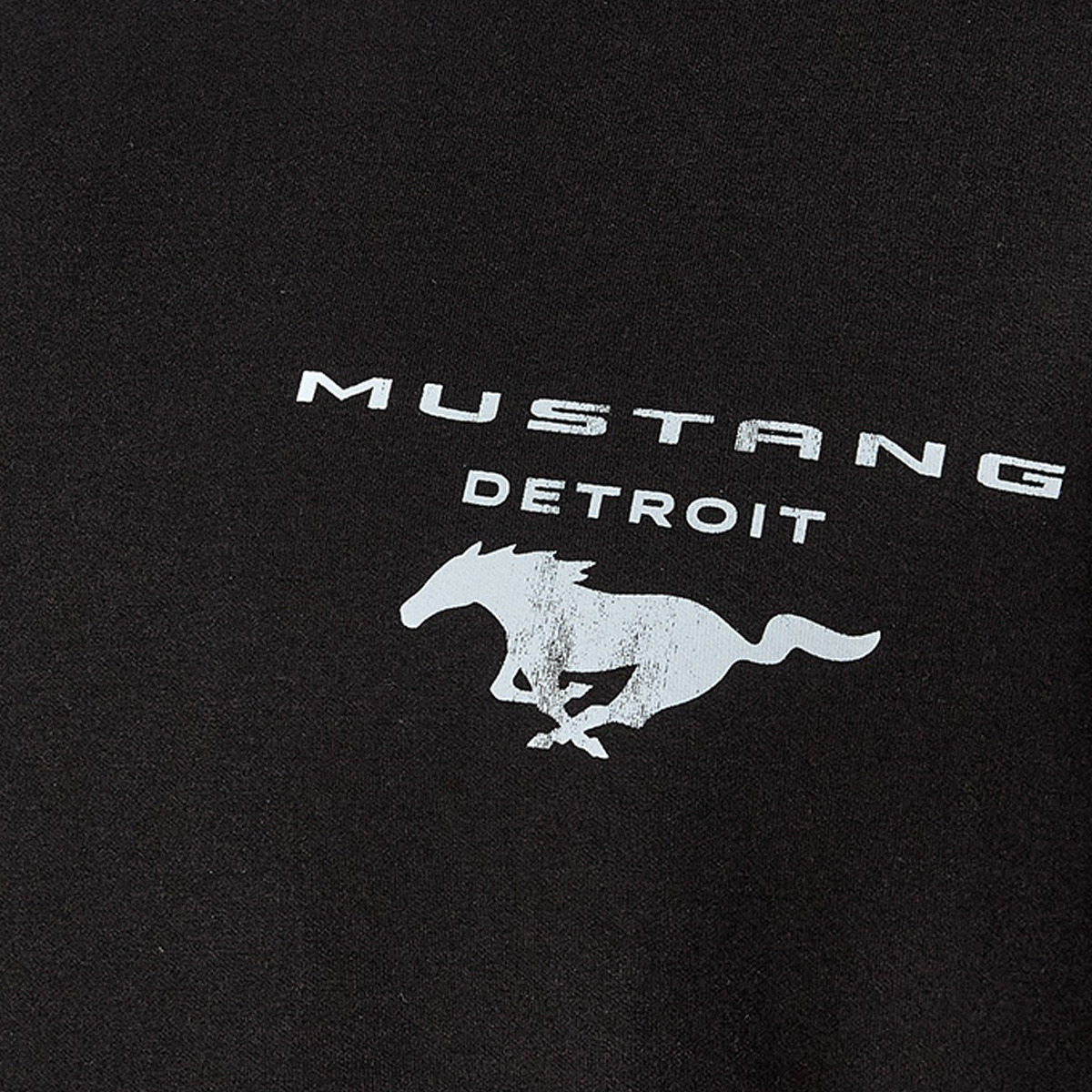 تيشيرت بياقة ضيقة وأكمام قصيرة وطبعات للرجال-men-clothing-tshirtsandpolos-tshirts-image-2
