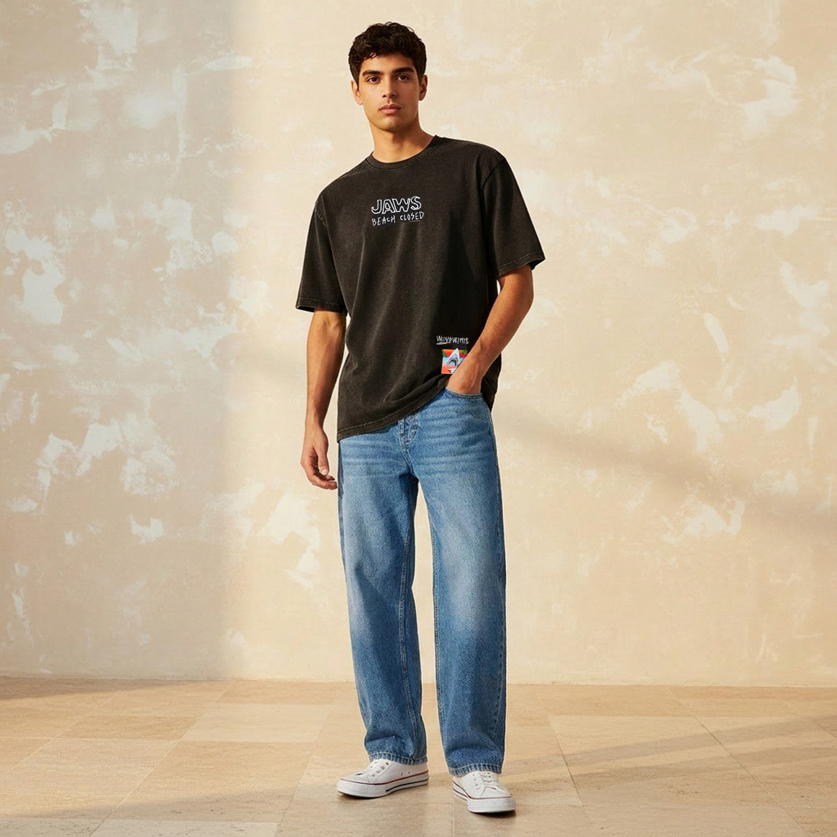 تيشيرت برقبة ضيقة وأكمام قصيرة وقصة عادية وطبعات-men-clothing-tshirtsandpolos-tshirts-image-3