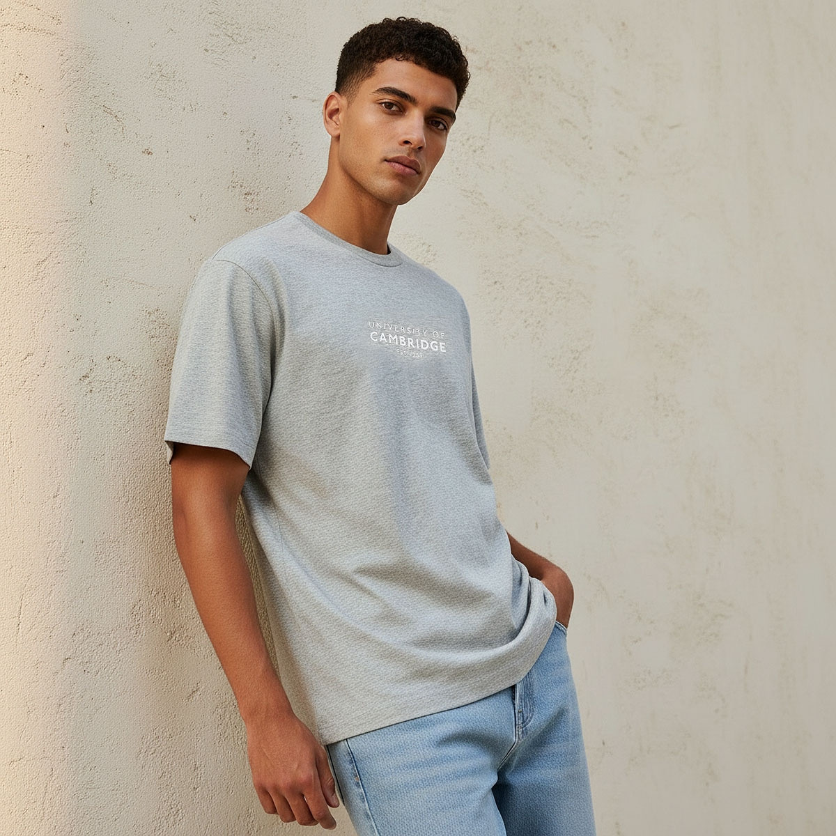 تيشيرت جامعة كامبريدج بياقة ضيقة وأكمام قصيرة وقصة عادية-men-clothing-tshirtsandpolos-tshirts-image-1