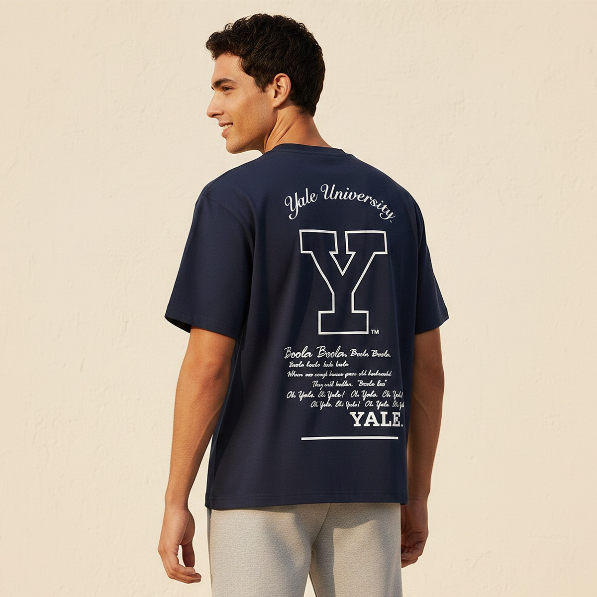 تيشيرت بقصة عادية وياقة ضيقة وأكمام قصيرة-men-clothing-tshirtsandpolos-tshirts-image-5