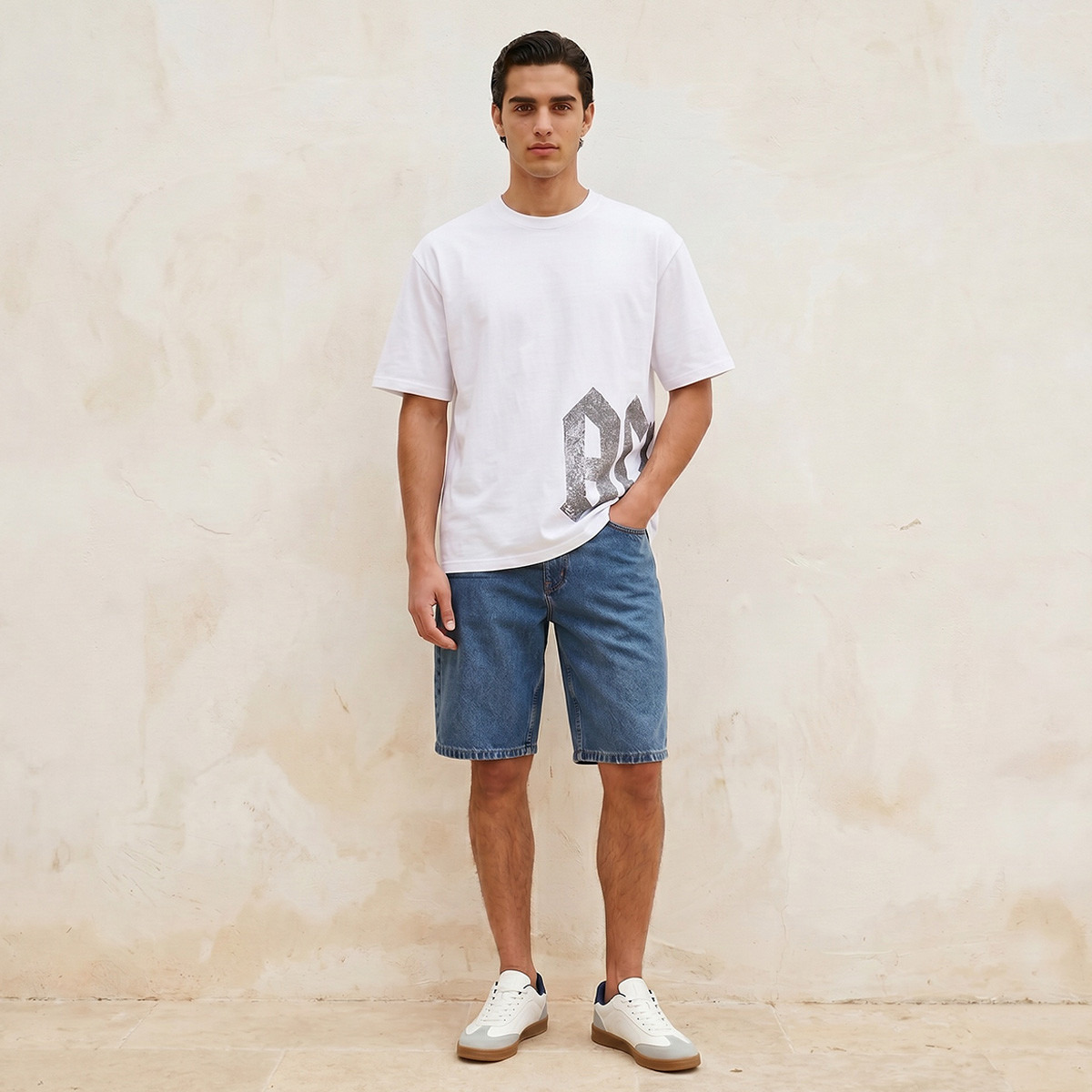 تيشيرت بقصة عادية وياقة ضيقة وأكمام قصيرة وطبعات-men-clothing-tshirtsandpolos-tshirts-image-3