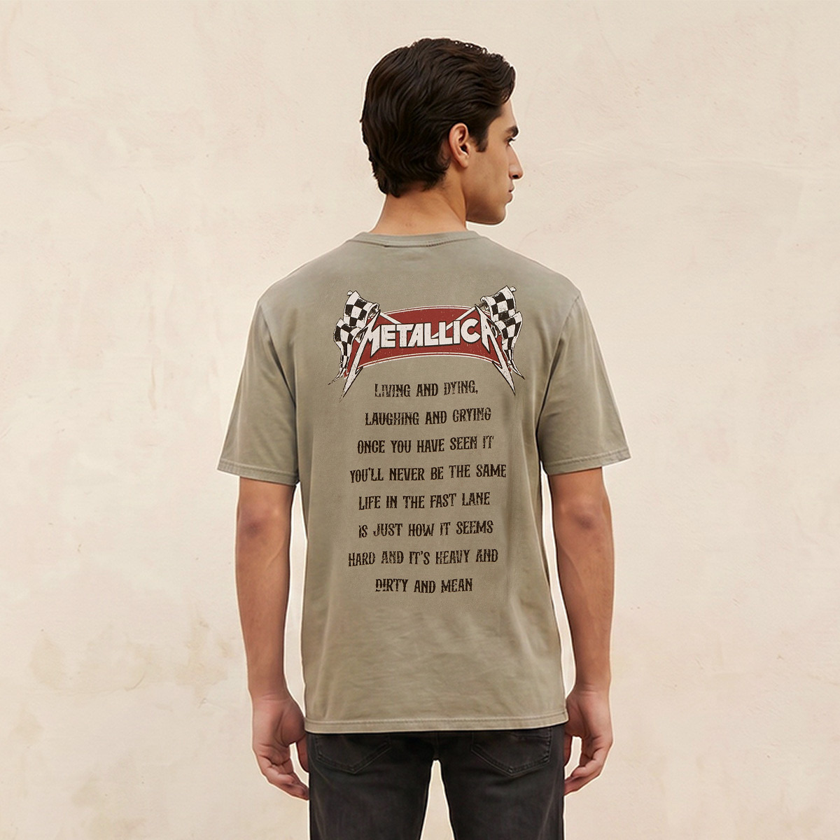 تيشيرت ميتاليكا بقصة عادية وياقة ضيقة وأكمام قصيرة وطبعات-men-clothing-tshirtsandpolos-tshirts-image-1