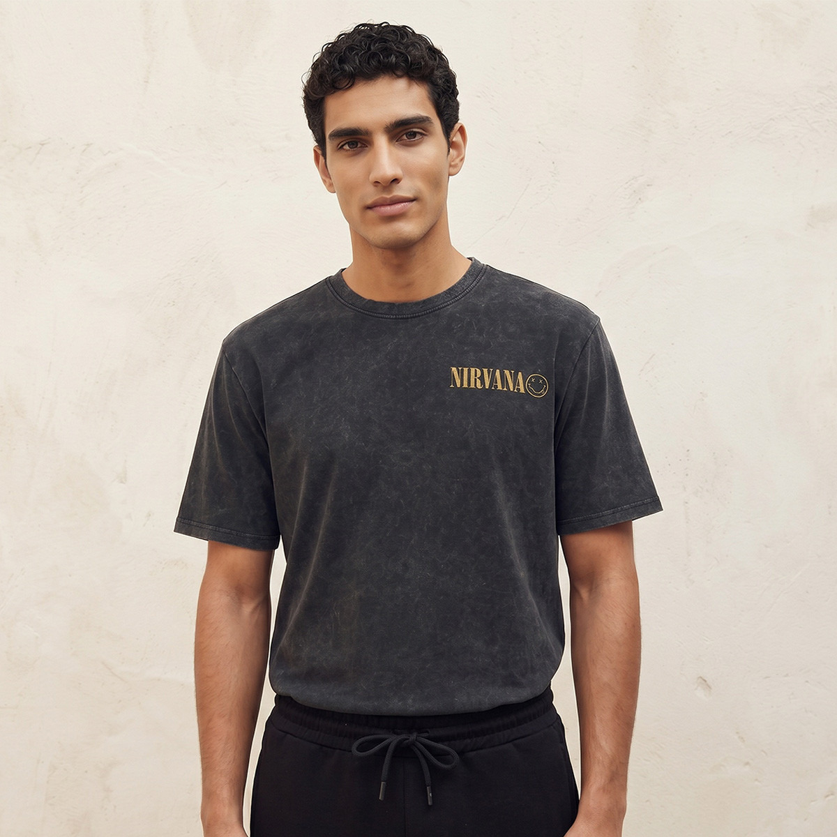 تيشيرت نيرفانا بقصة عادية وياقة ضيقة وأكمام قصيرة وطبعات-men-clothing-tshirtsandpolos-tshirts-image-2