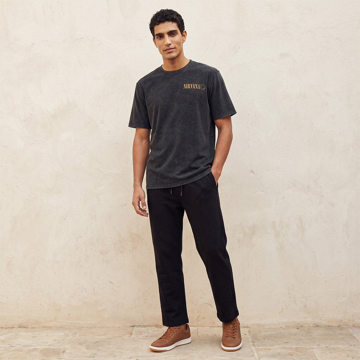 تيشيرت نيرفانا بقصة عادية وياقة ضيقة وأكمام قصيرة وطبعات-men-clothing-tshirtsandpolos-tshirts-image-4