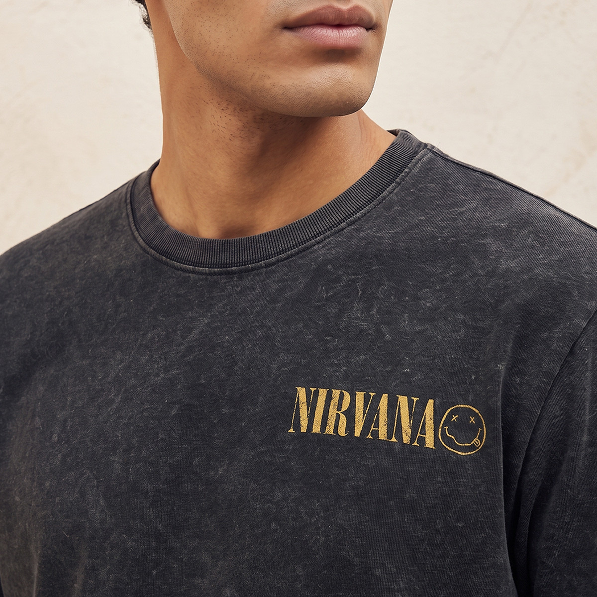 تيشيرت نيرفانا بقصة عادية وياقة ضيقة وأكمام قصيرة وطبعات-men-clothing-tshirtsandpolos-tshirts-image-5