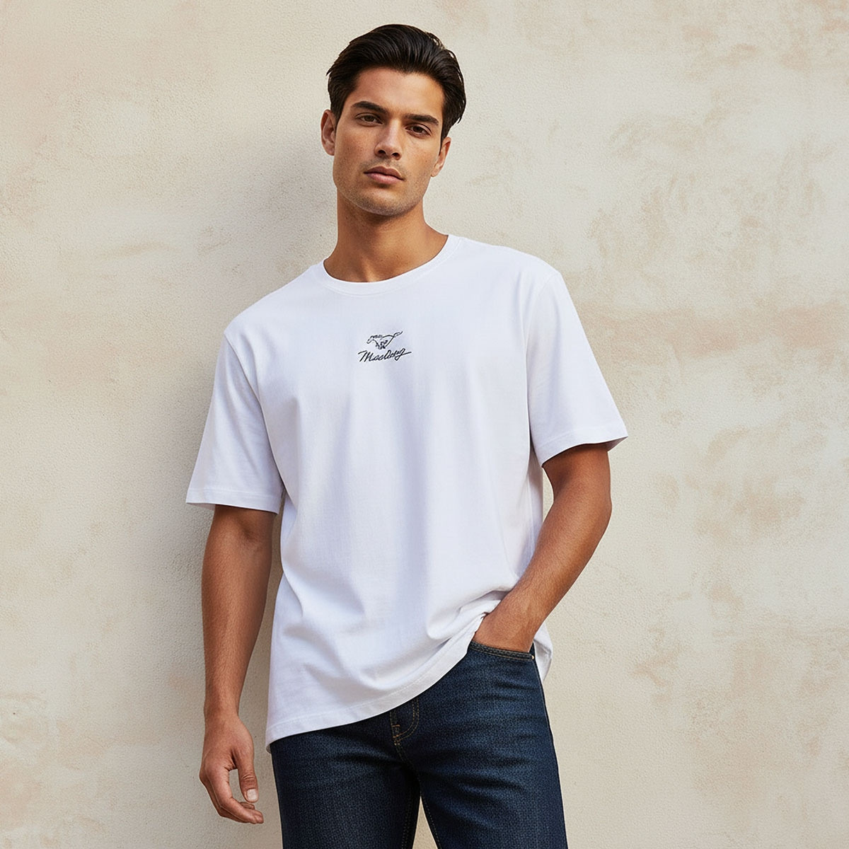 تيشيرت بقصة عادية وياقة ضيقة وأكمام قصيرة وطبعات-men-clothing-tshirtsandpolos-tshirts-image-1