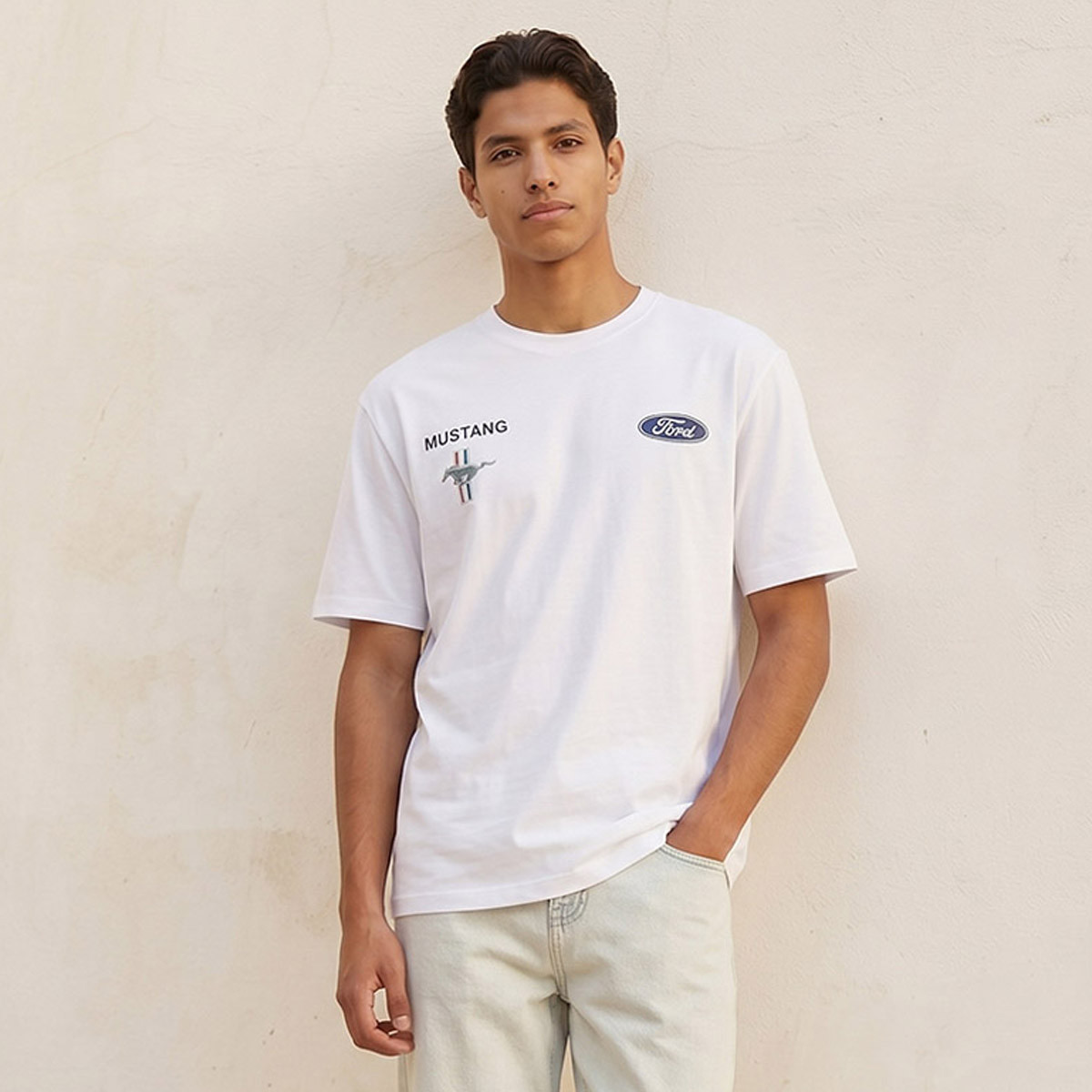 تيشيرت بياقة دائرية وأكمام قصيرة بقصة عادية من موستانج-men-clothing-tshirtsandpolos-tshirts-image-1