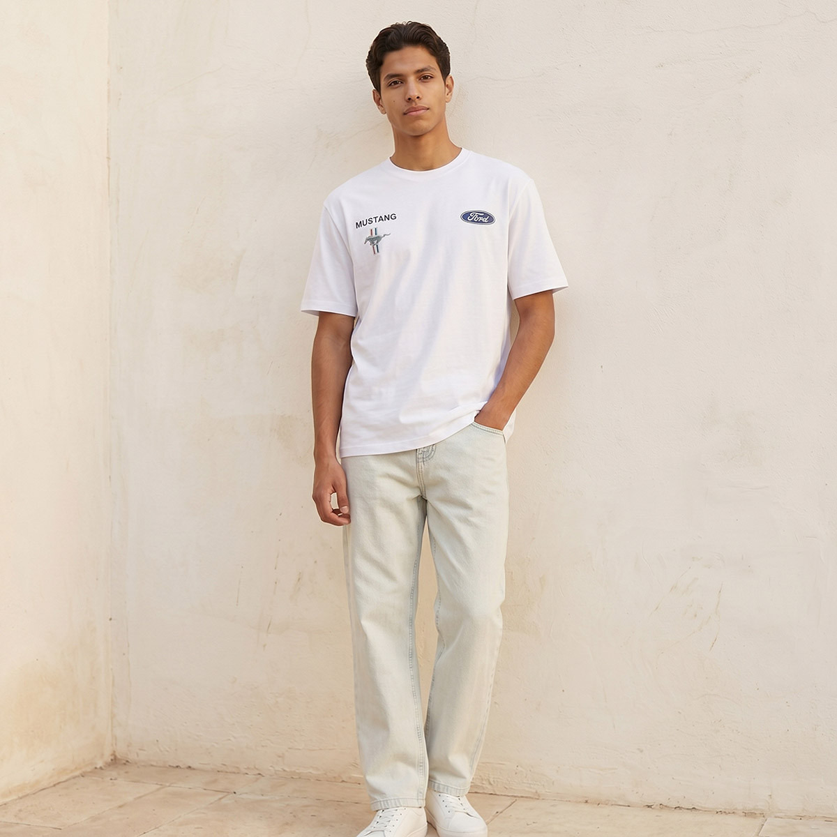 تيشيرت بياقة دائرية وأكمام قصيرة بقصة عادية من موستانج-men-clothing-tshirtsandpolos-tshirts-image-3