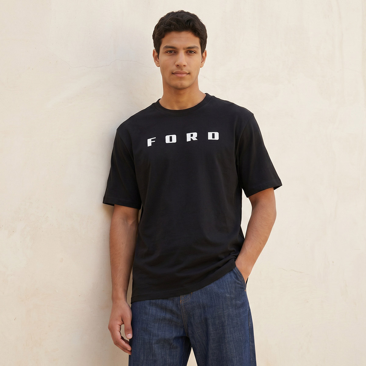 تيشيرت بياقة دائرية وأكمام قصيرة بقصة عادية من فورد-men-clothing-tshirtsandpolos-tshirts-image-1