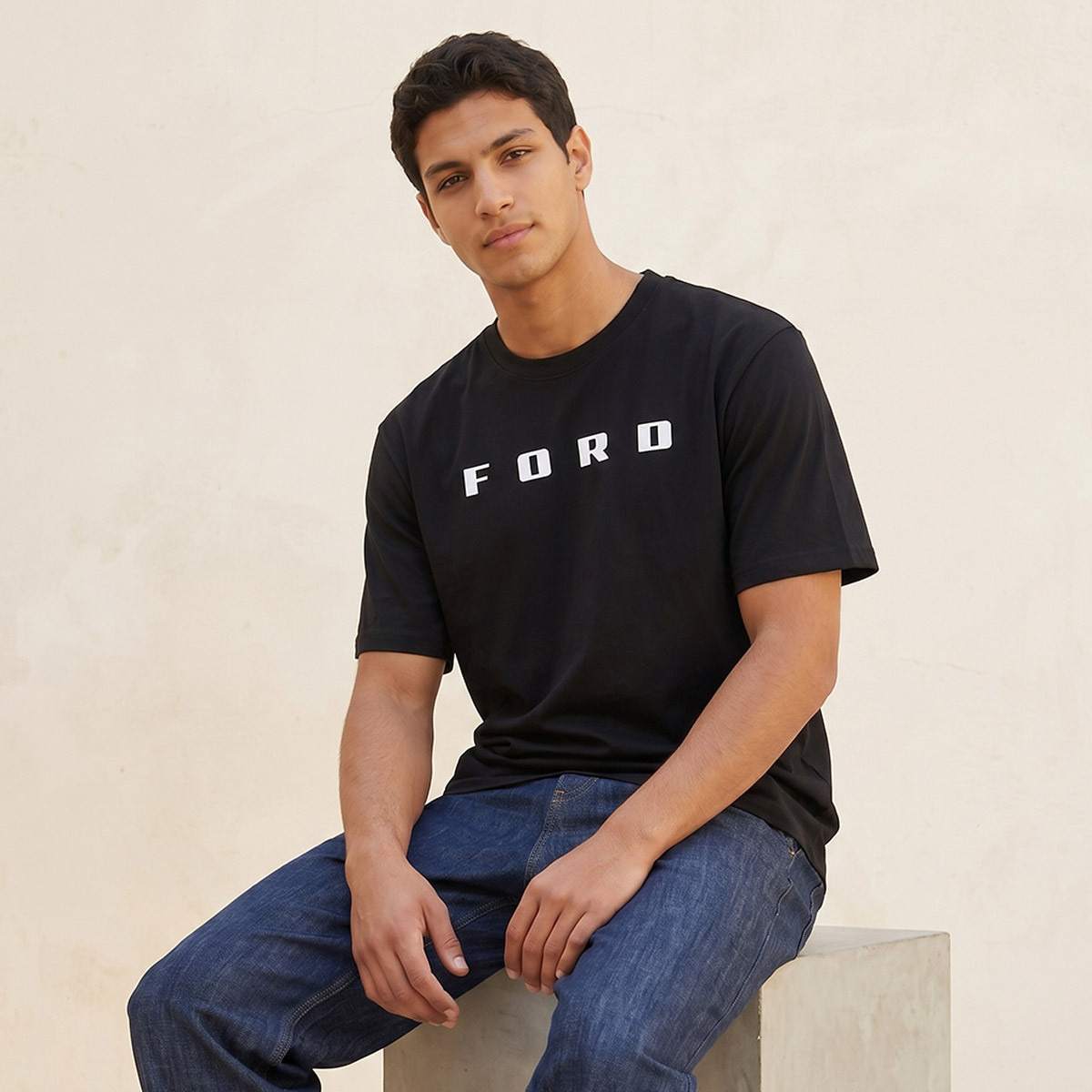 تيشيرت بياقة دائرية وأكمام قصيرة بقصة عادية من فورد-men-clothing-tshirtsandpolos-tshirts-image-5