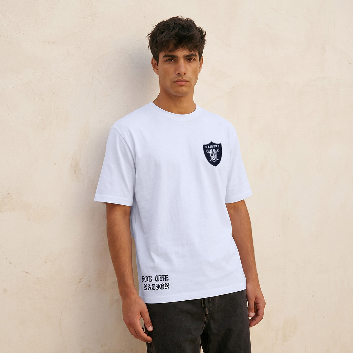 تيشيرت بياقة ضيقة وأكمام قصيرة وطبعات-men-clothing-tshirtsandpolos-tshirts-image-1