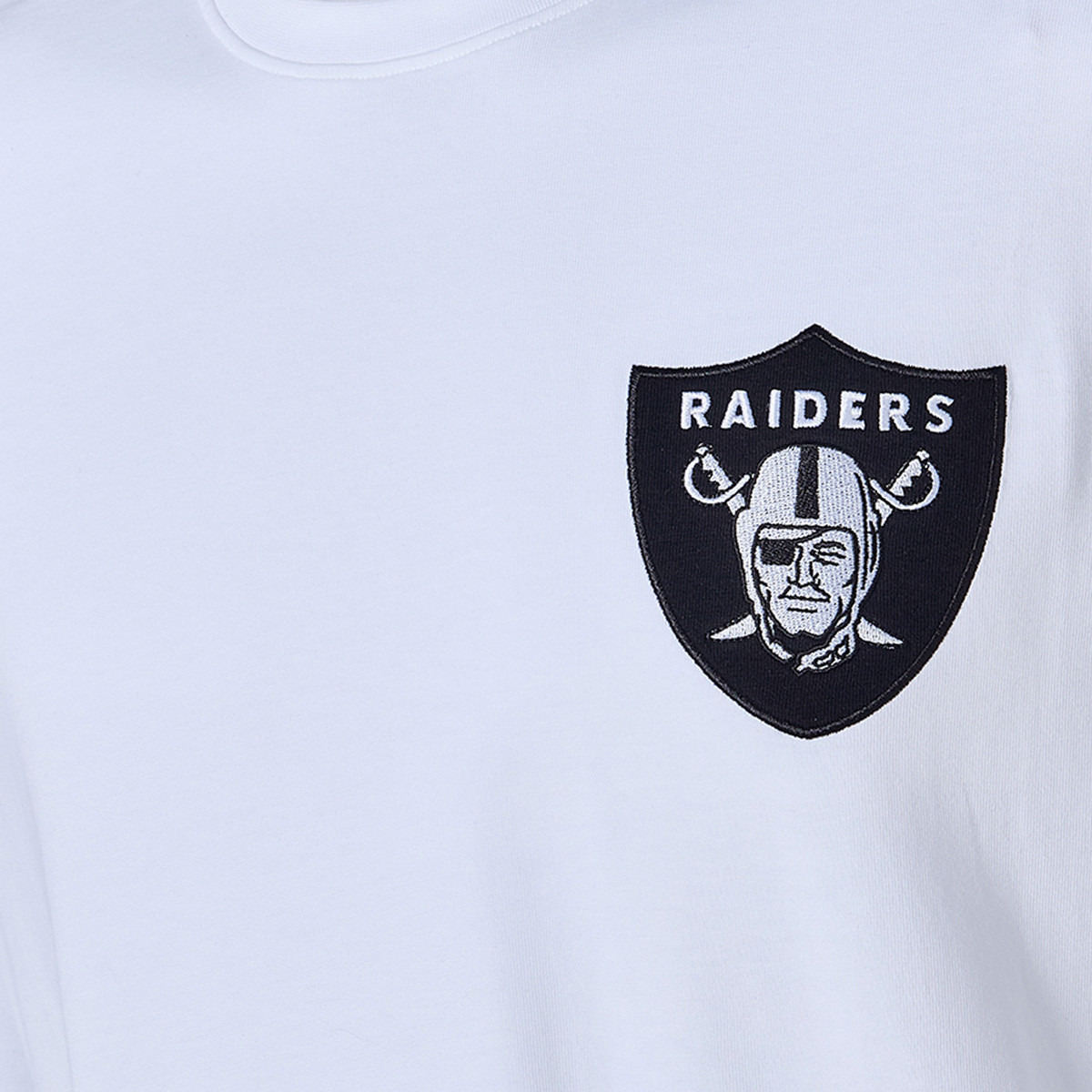 تيشيرت بياقة ضيقة وأكمام قصيرة وطبعات-men-clothing-tshirtsandpolos-tshirts-image-2