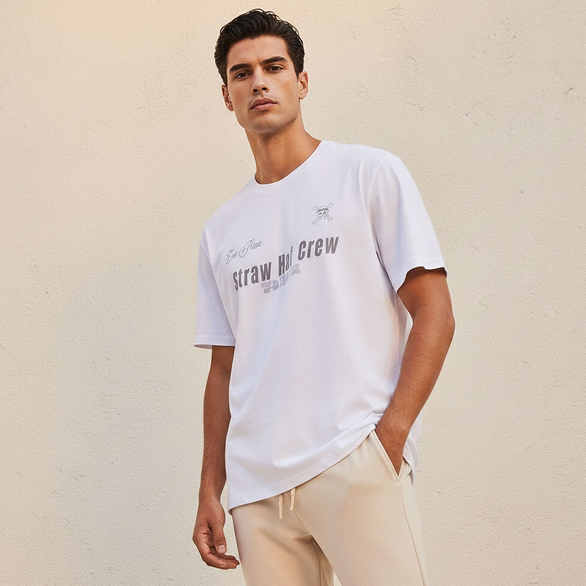 تيشيرت بقصة عادية وياقة ضيقة وأكمام قصيرة وطبعات ون بيس-men-clothing-tshirtsandpolos-tshirts-image-1