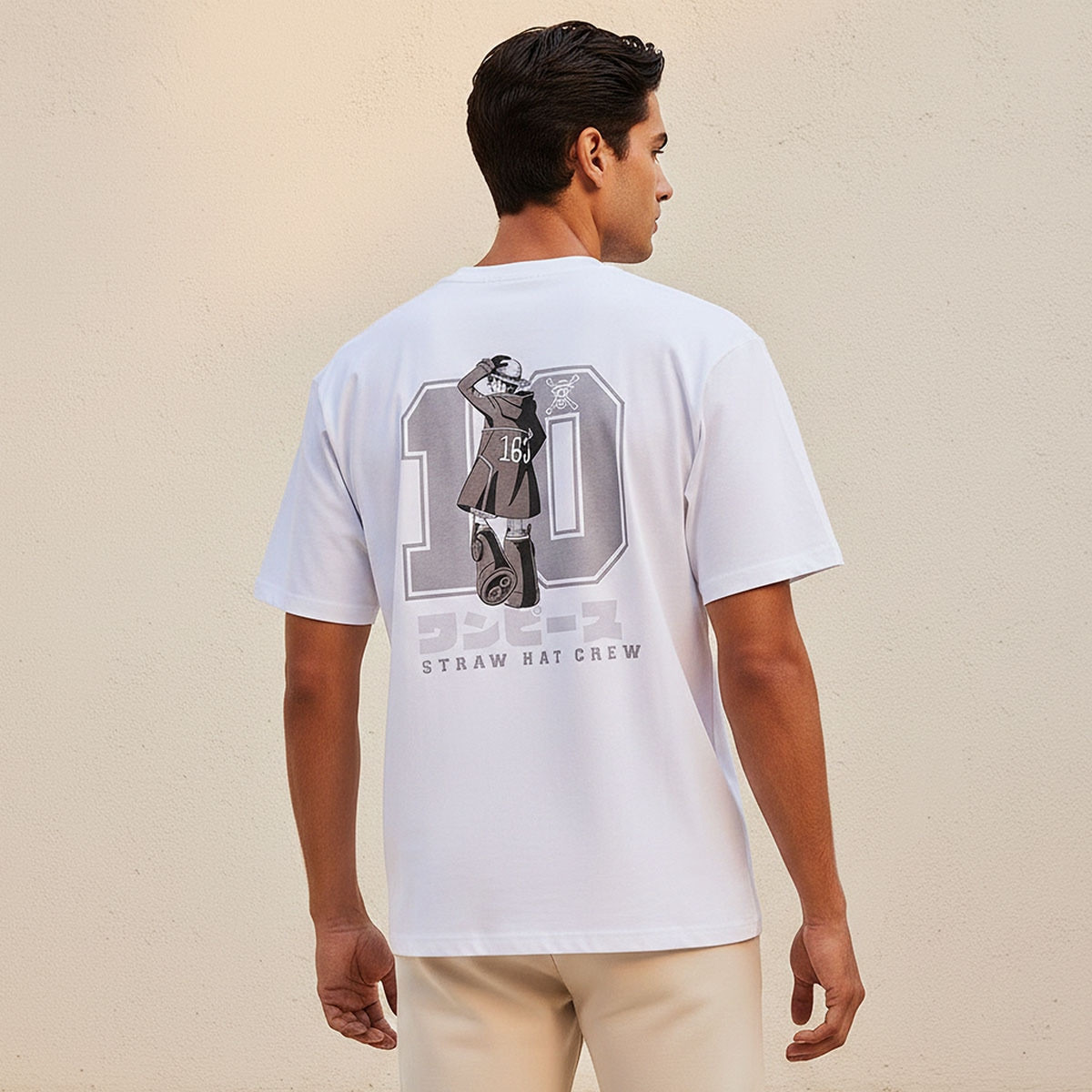 تيشيرت بقصة عادية وياقة ضيقة وأكمام قصيرة وطبعات ون بيس-men-clothing-tshirtsandpolos-tshirts-image-4