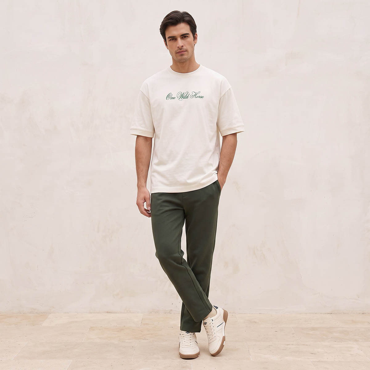 تيشيرت بقصّة عادية وطبعات-men-clothing-tshirtsandpolos-tshirts-image-3