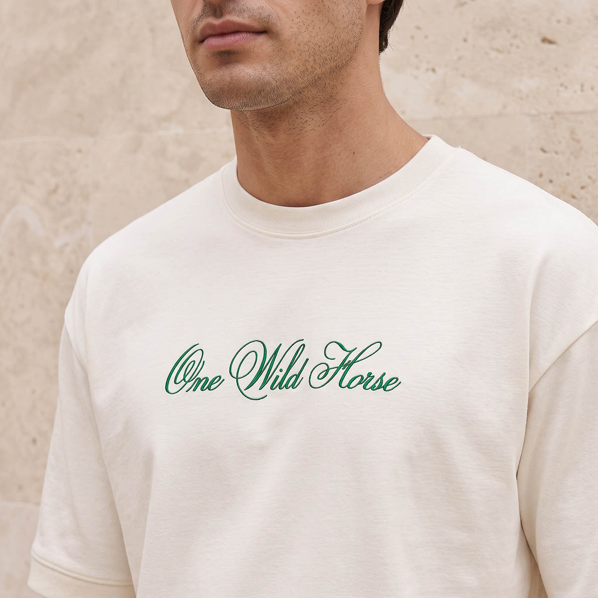 تيشيرت بقصّة عادية وطبعات-men-clothing-tshirtsandpolos-tshirts-image-5