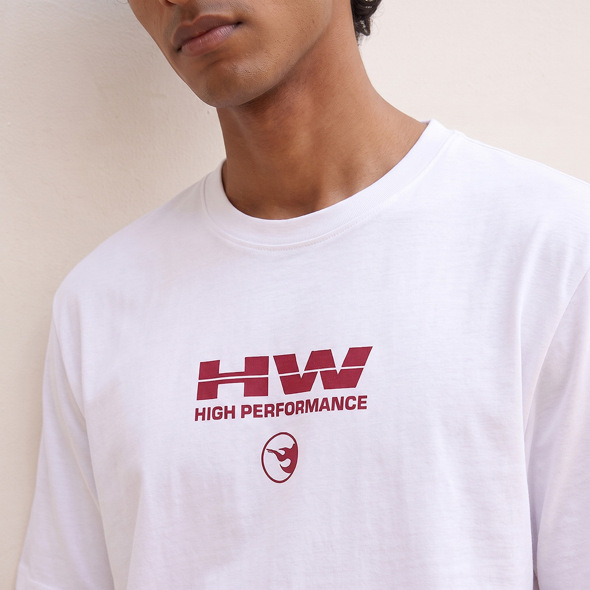 تيشيرت قطن بياقة ضيقة وقصة عادية وطبعات-men-clothing-tshirtsandpolos-tshirts-image-4
