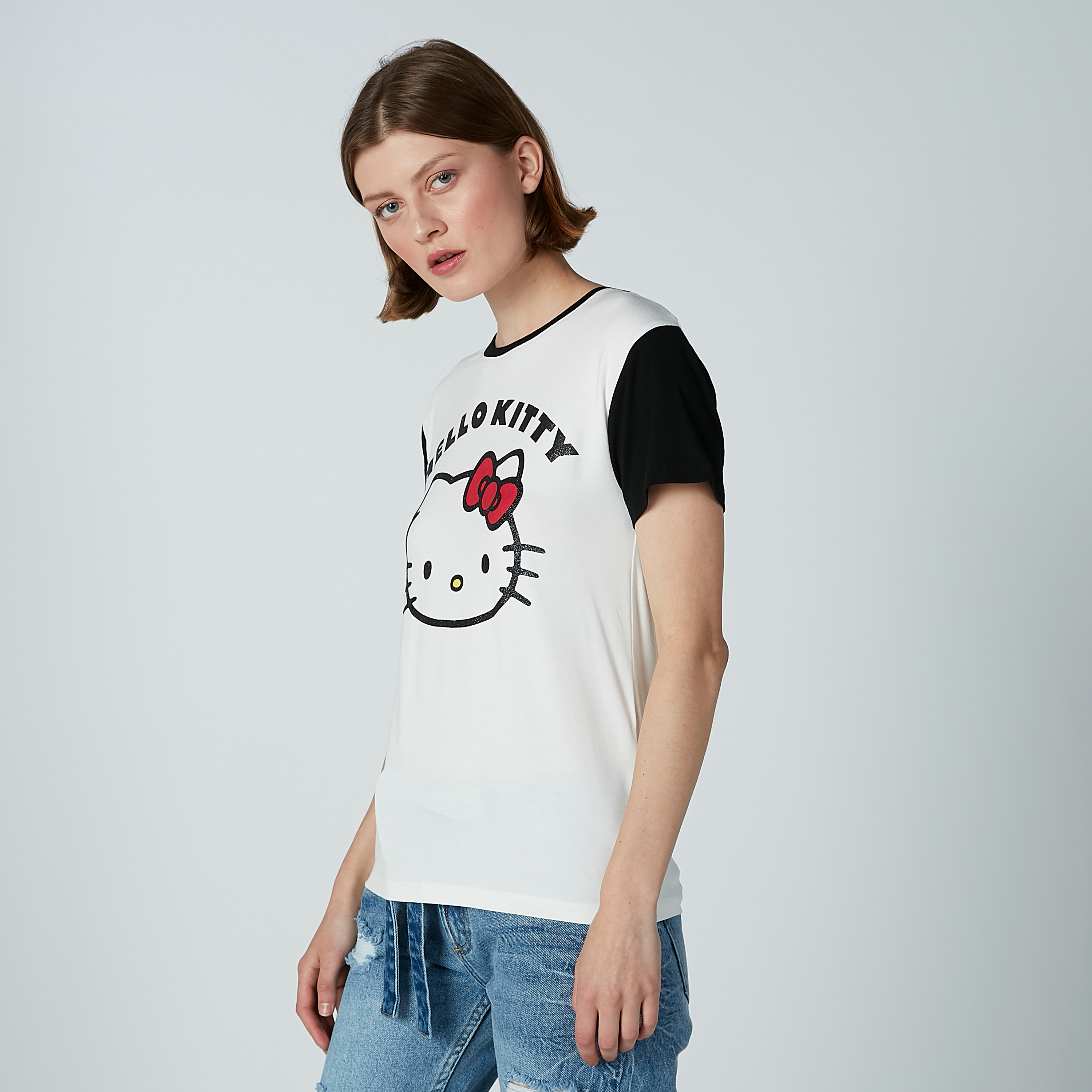 تيشيرت بياقة مستديرة وأكمام قصيرة وطبعات هالو كيتي-women-clothing-tshirts-image-2