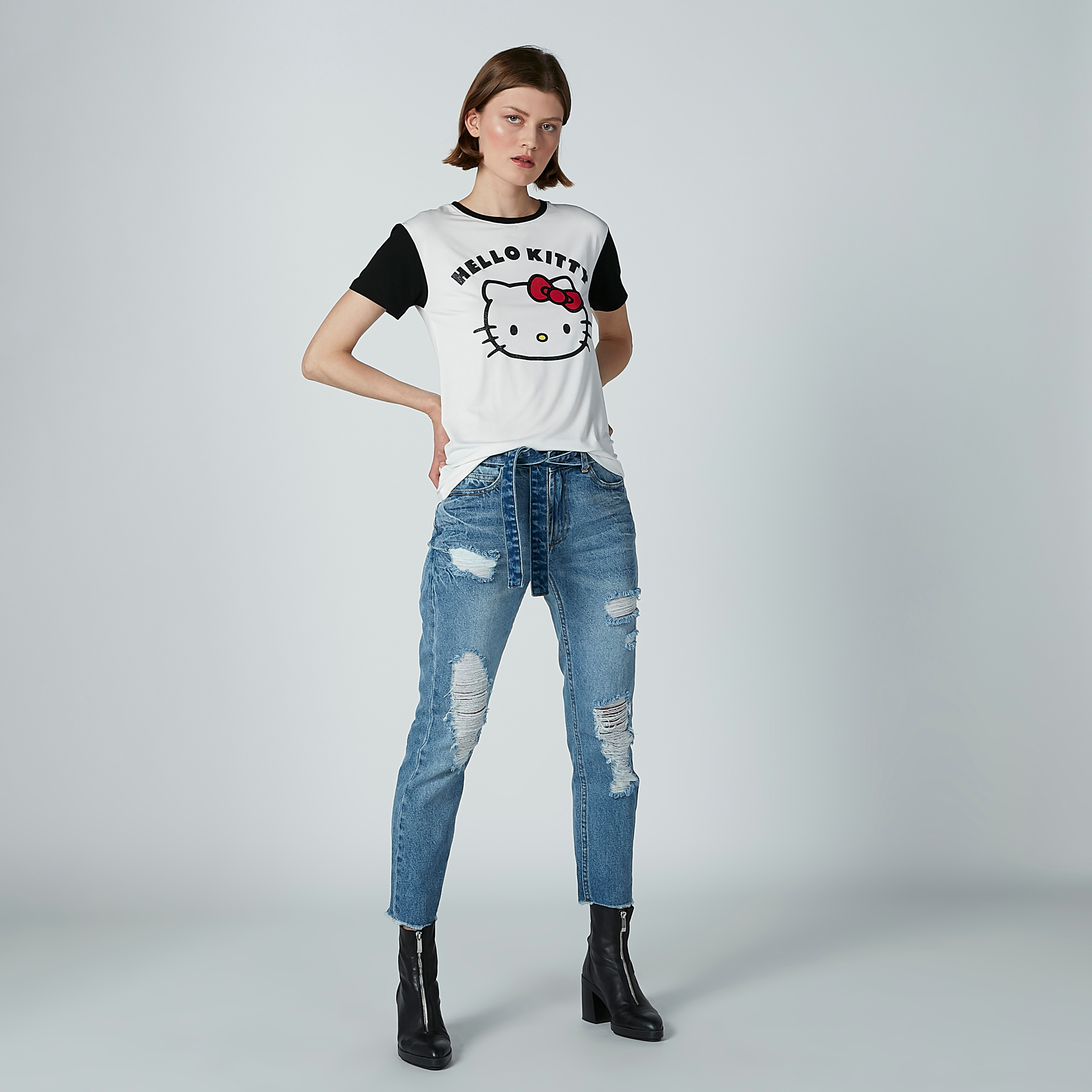 تيشيرت بياقة مستديرة وأكمام قصيرة وطبعات هالو كيتي-women-clothing-tshirts-image-3