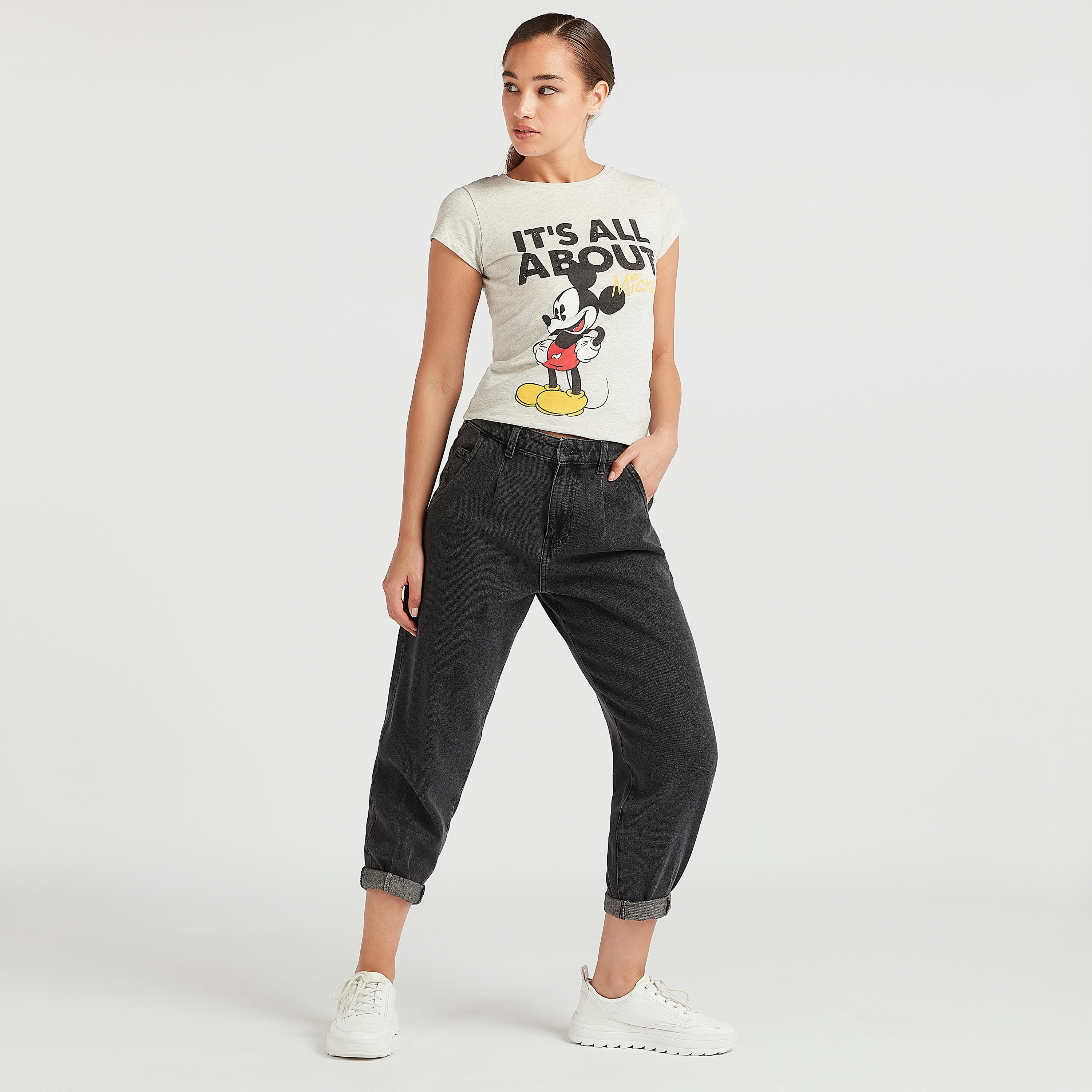 تيشيرت بياقة ضيّقة وأكمام كاب و طبعات ميكي ماوس-women-clothing-tshirts-image-2