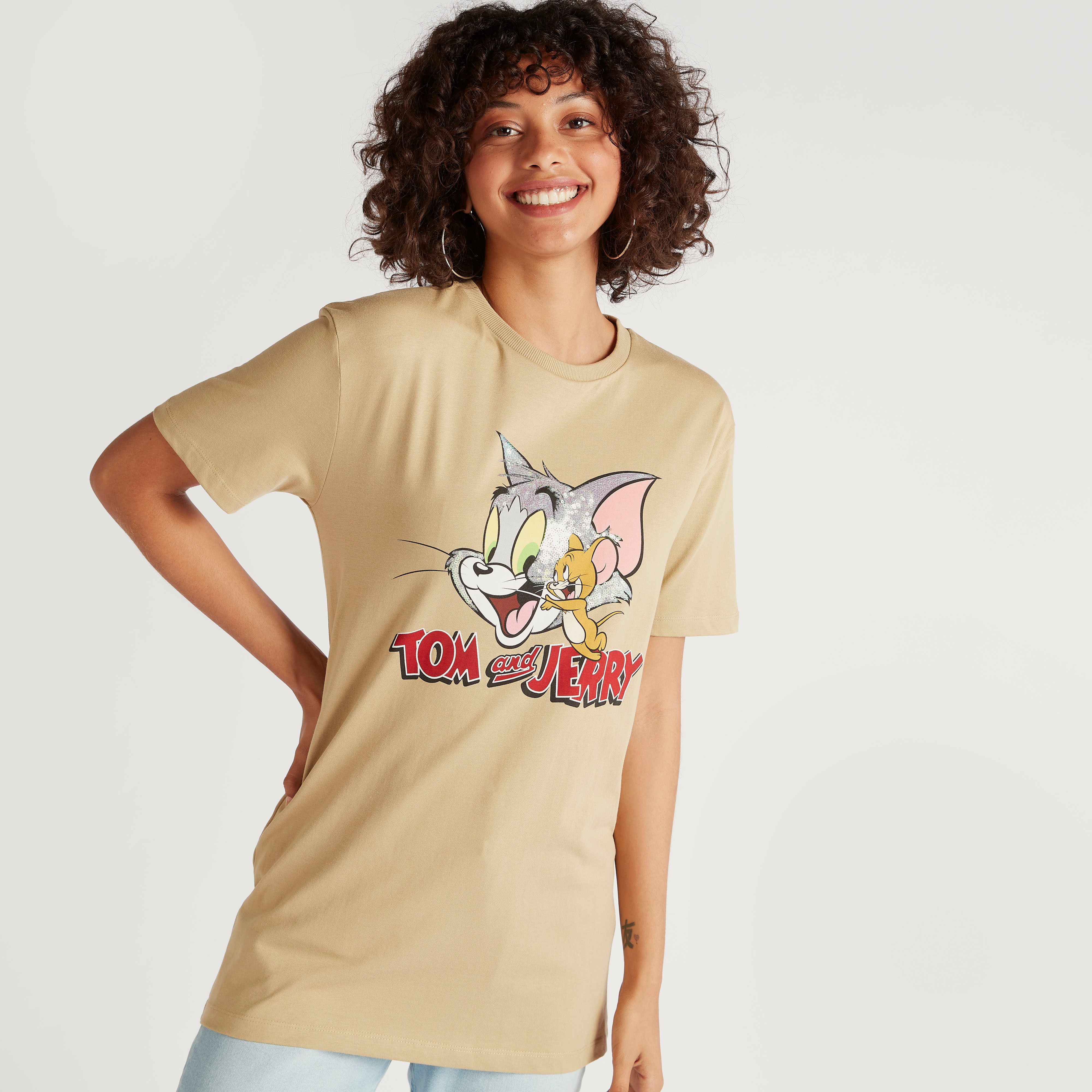 تيشيرت بياقة مستديرة وأكمام قصيرة وطبعات توم آند جيري جرافيك-women-clothing-tshirts-image-1