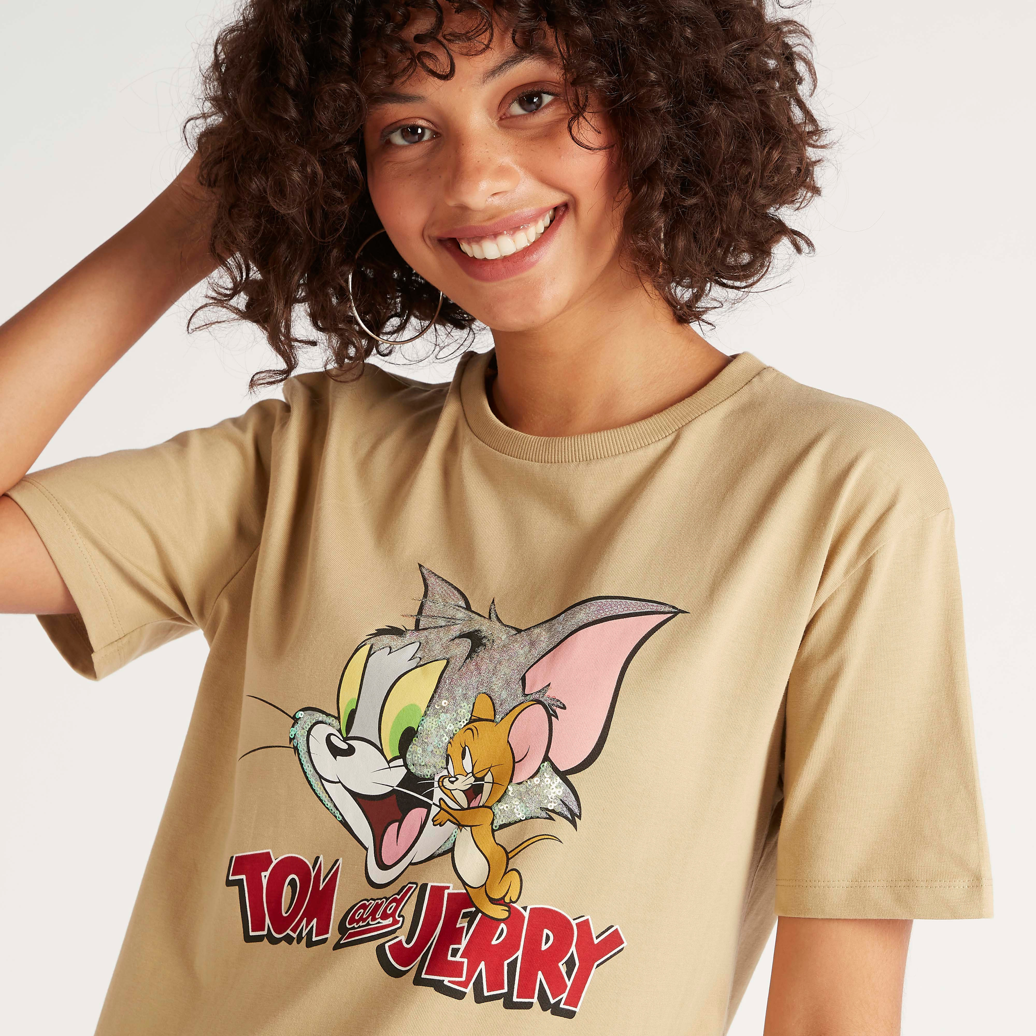 تيشيرت بياقة مستديرة وأكمام قصيرة وطبعات توم آند جيري جرافيك-women-clothing-tshirts-image-3
