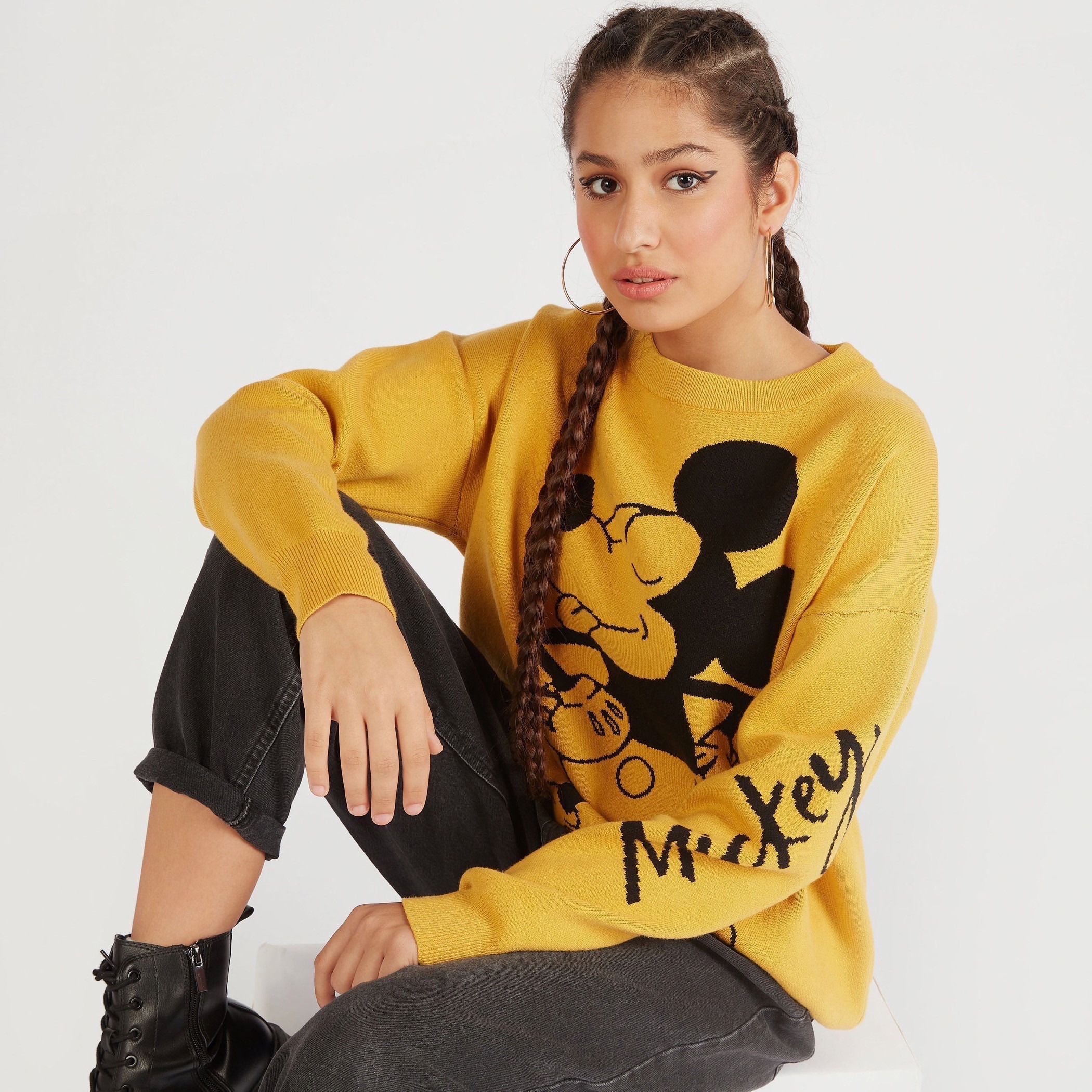 كنزة بياقة ضيقة وأكمام طويلة وطبعات ميكي ماوس-women-winterwear-cardigansandjumpers-jumpers-image-1