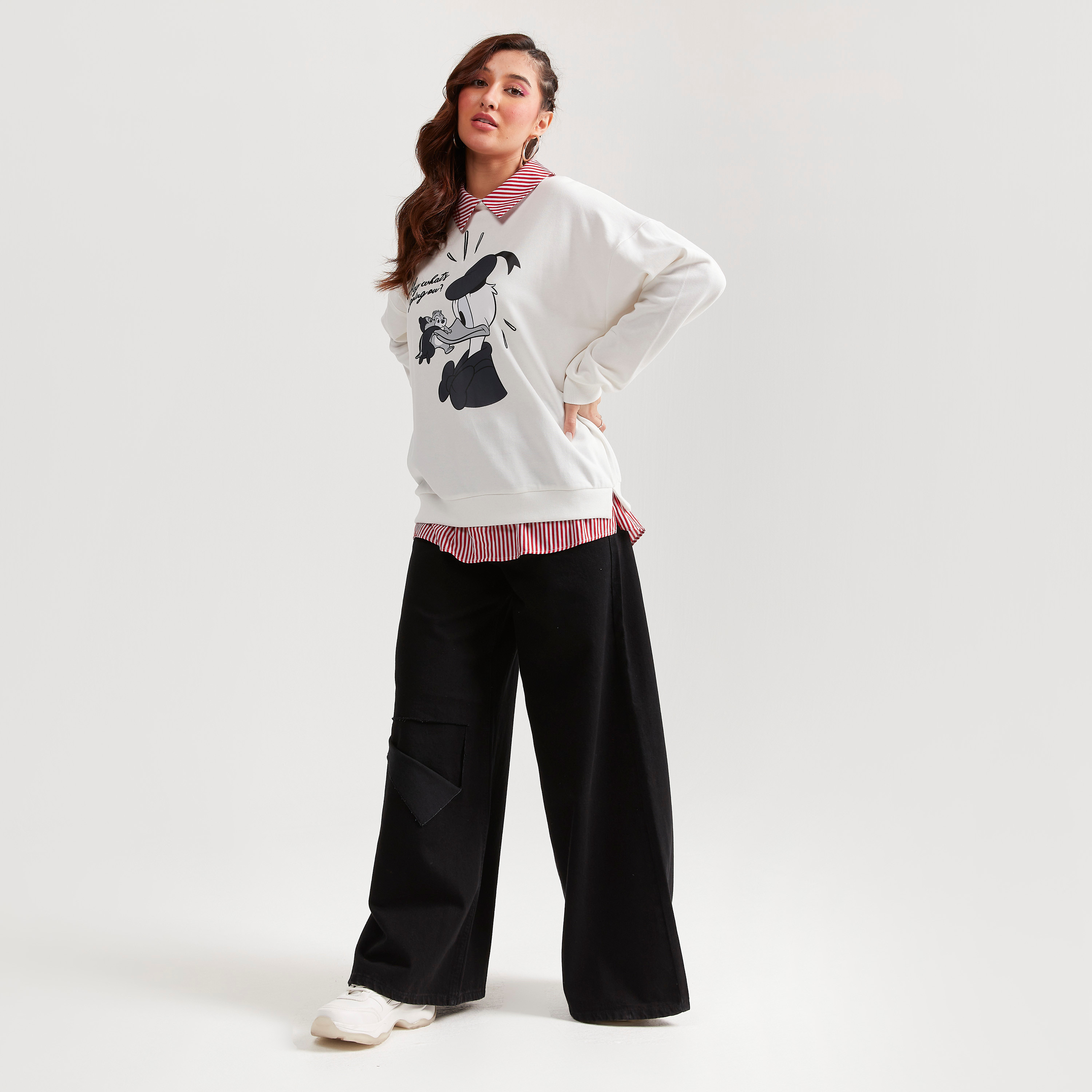 سويت شيرت بطبعات دونالد داك وياقة واسعة وأكمام طويلة-women-clothing-hoodiesandsweatshirts-sweatshirts-image-2