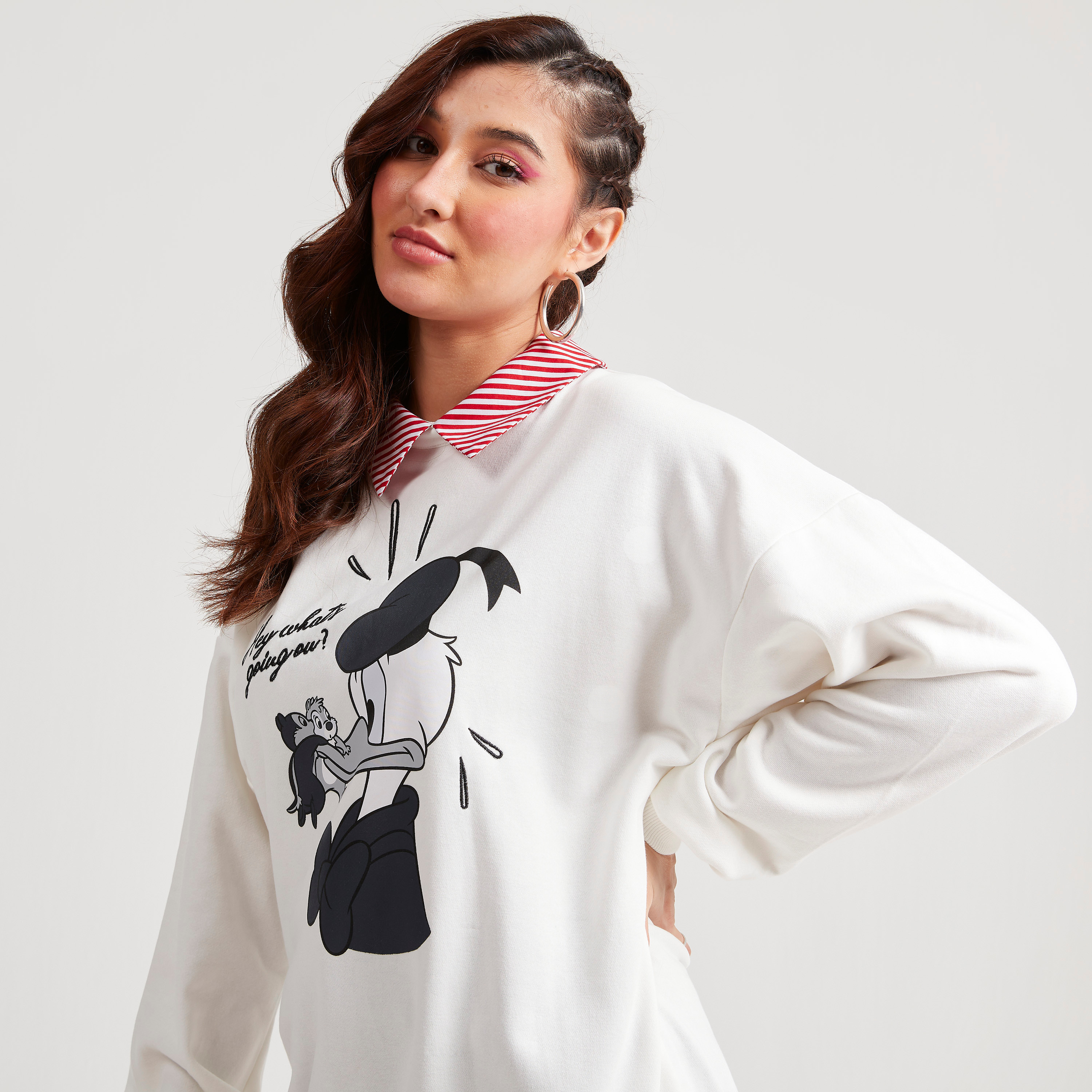سويت شيرت بطبعات دونالد داك وياقة واسعة وأكمام طويلة-women-clothing-hoodiesandsweatshirts-sweatshirts-image-3