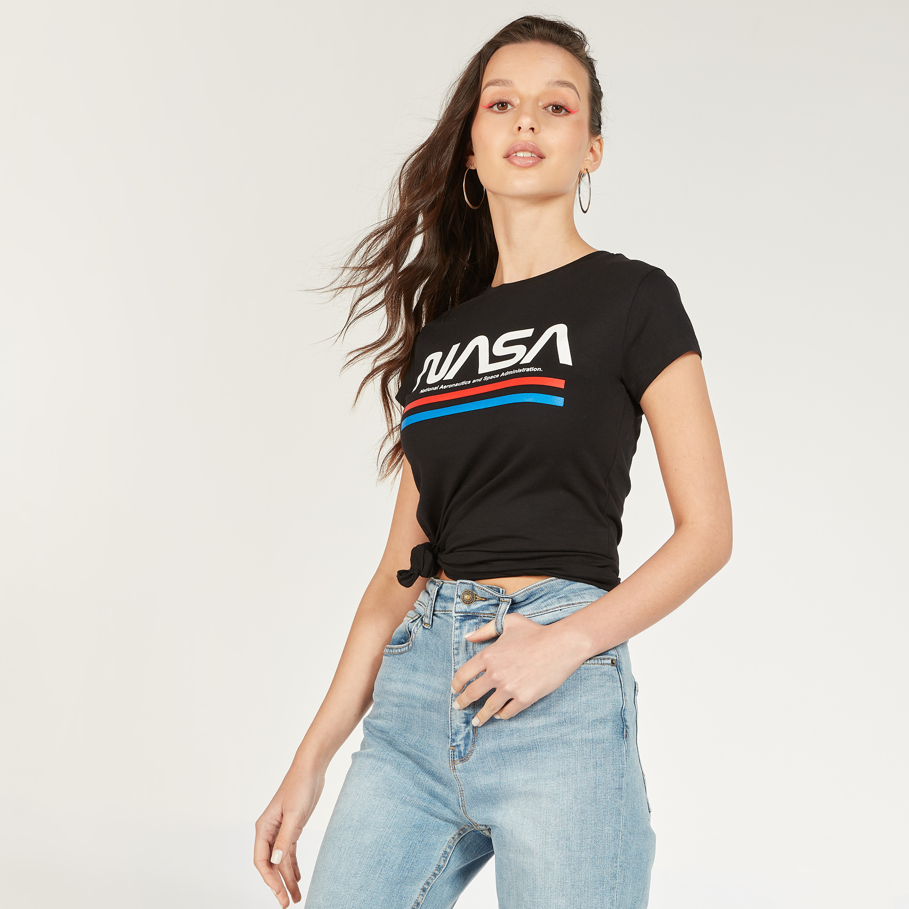 تيشيرت بياقة ضيقة وأكمام قصيرة وطبعات ناسا-women-clothing-tshirts-image-1